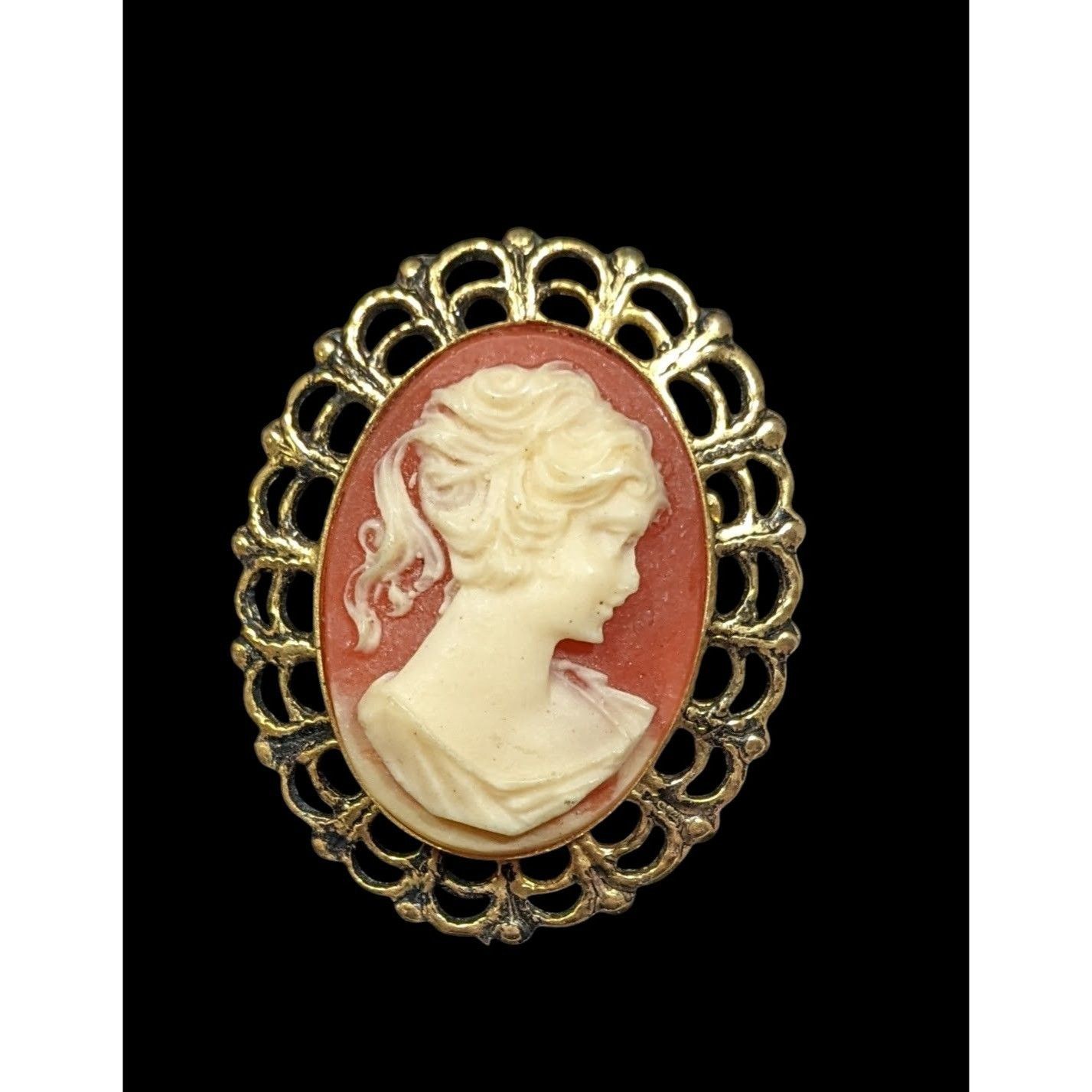 Other Vintage Coquette Carved Cameo Brooch Gold Tone And Pink Size ONE SIZE - 1 Thumbnail