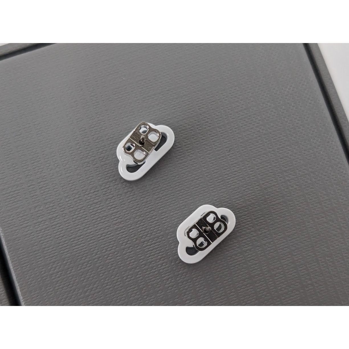 Balenciaga o1rshd1 Q:2 / Size: OS / BB Stud Earrings in White Size ONE SIZE - 10 Thumbnail