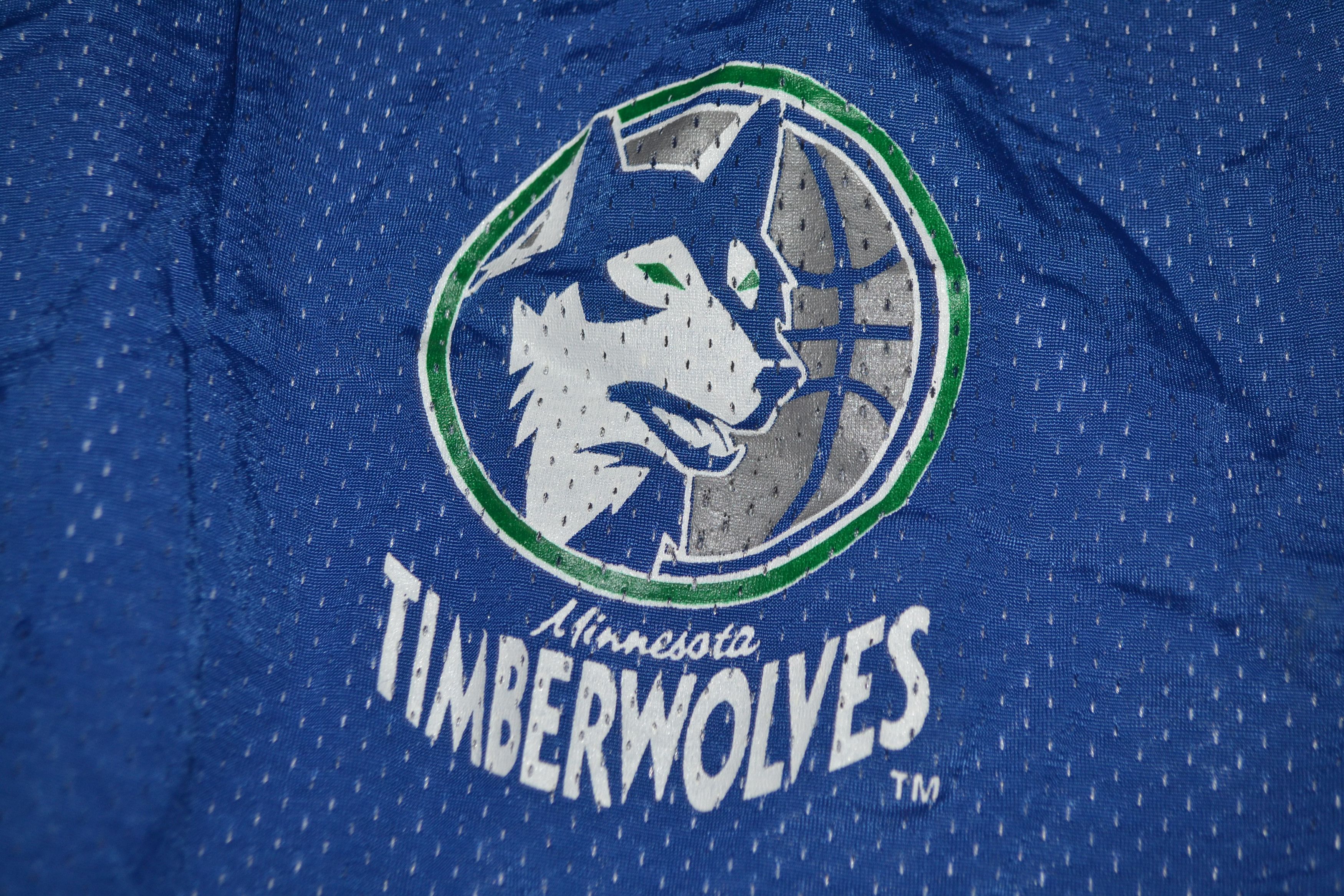 Champion Minnesota Timberwolves Reversible Vintage 90s RARE Shorts Size US 32 / EU 48 - 6 Thumbnail