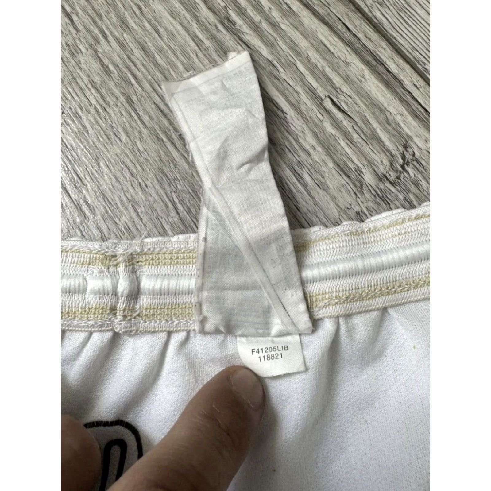 Nike Nike Arsenal vintage 90s nylon white football shorts M Adults Mens White 90s Arsenal Nike Shorts Vintage Football Soccer USA Retro Size US 31 - 8 Thumbnail