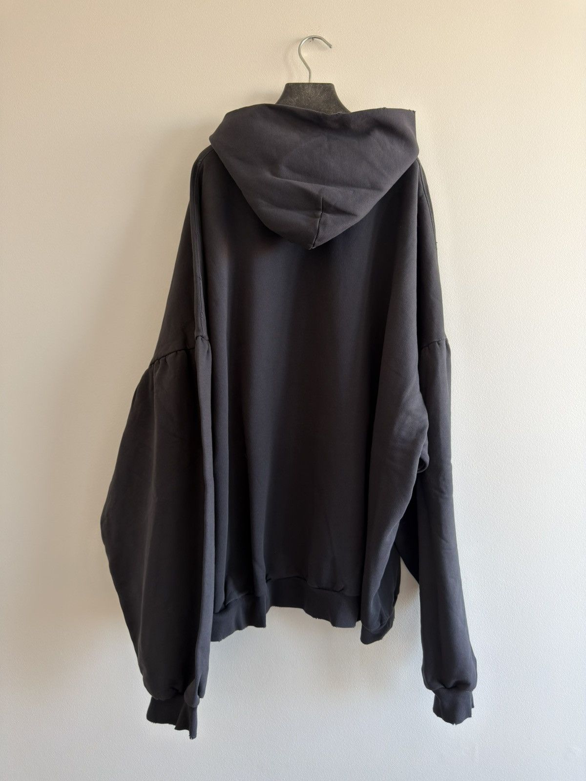 Balenciaga BALENCIAGA DEMNA FW23 BERLIN BE KIND SCRIBBLE HOODIE SIZE 4 Size US XL / EU 56 / 4 - 6 Thumbnail
