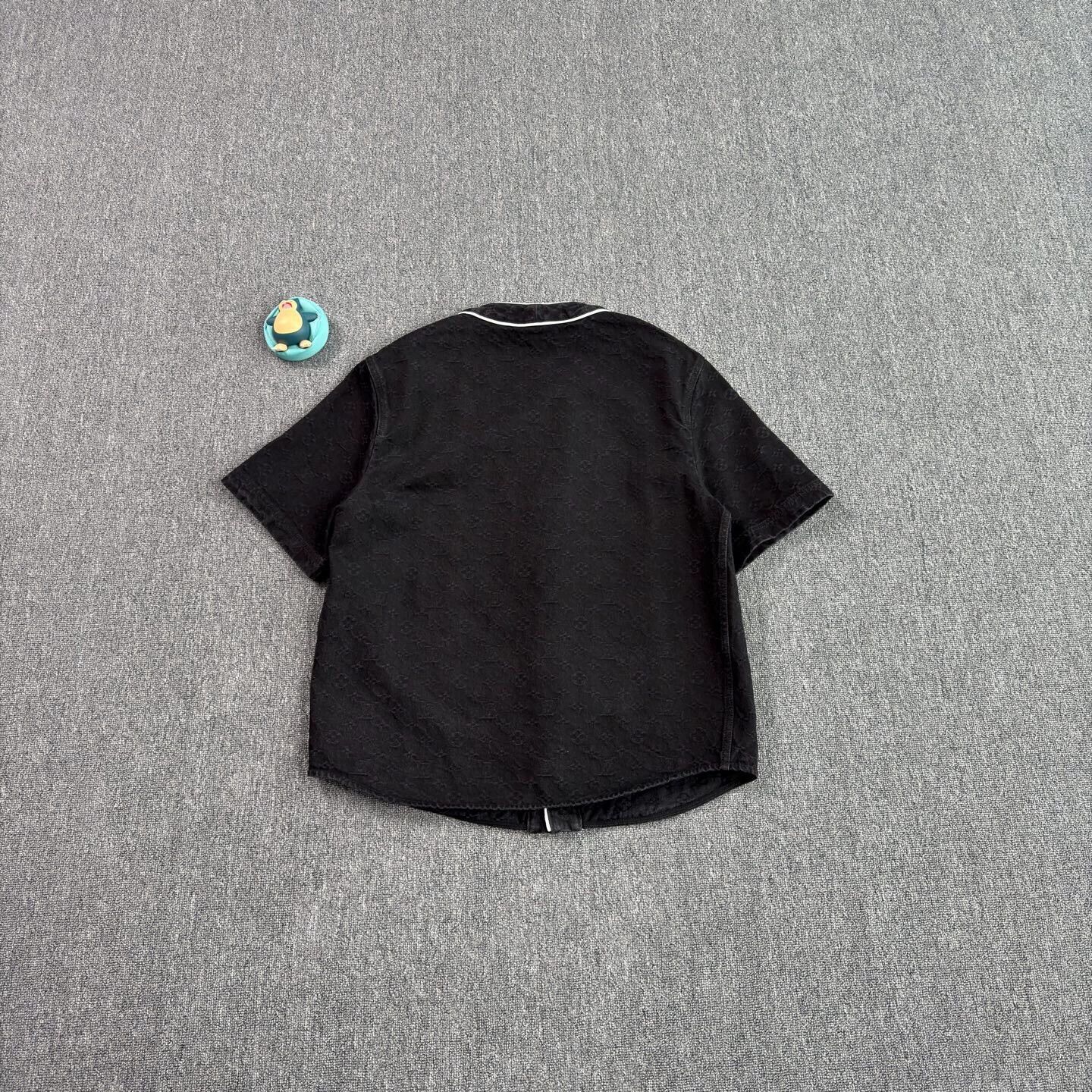 Louis Vuitton LV monogram black short-sleeve M like new Size US M / EU 48-50 / 2 - 2 Thumbnail