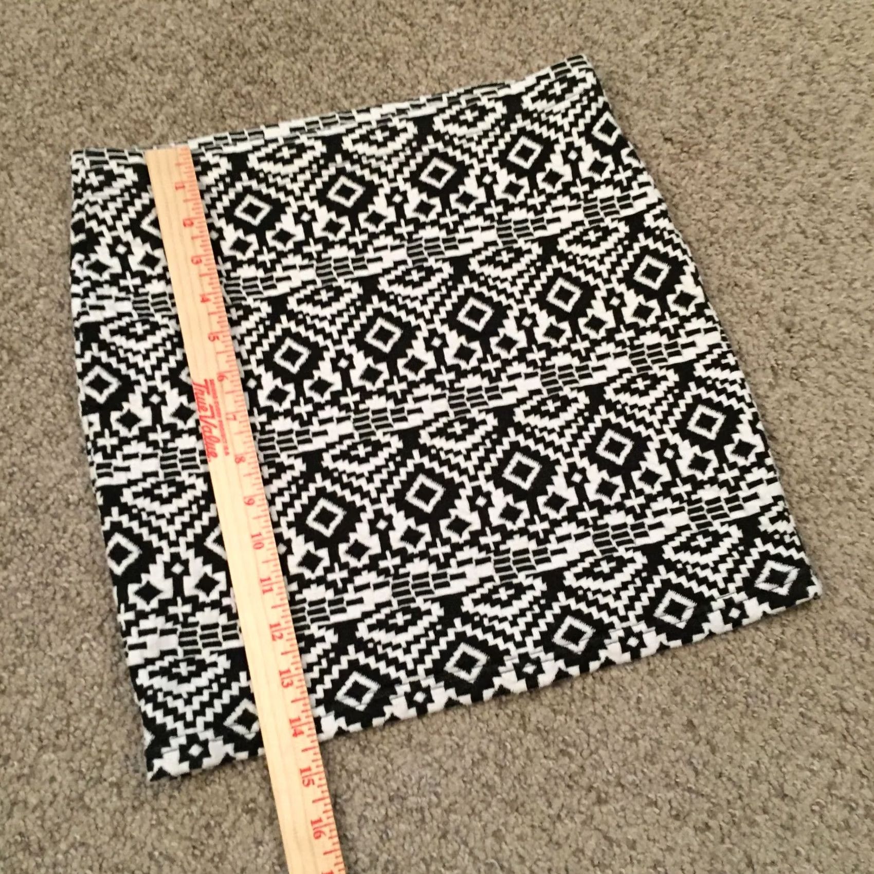 Forever 21 FOREVER 21 Skirt Short Women M Black Geometric Pull On Unlined Pencil Middle Length Casual Straight & Pencil Size 32" / US 10 / IT 46 - 5 Thumbnail