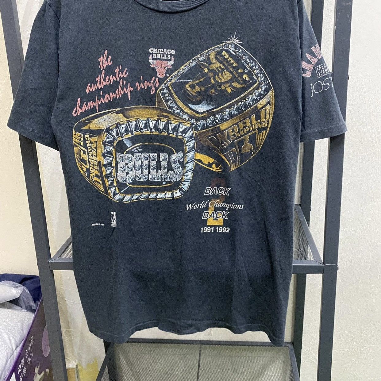 NBA × Vintage Vintage 1992 Chicago Bulls Backs 2 World Champion Ring Tee Size US M / EU 48-50 / 2 - 4 Thumbnail
