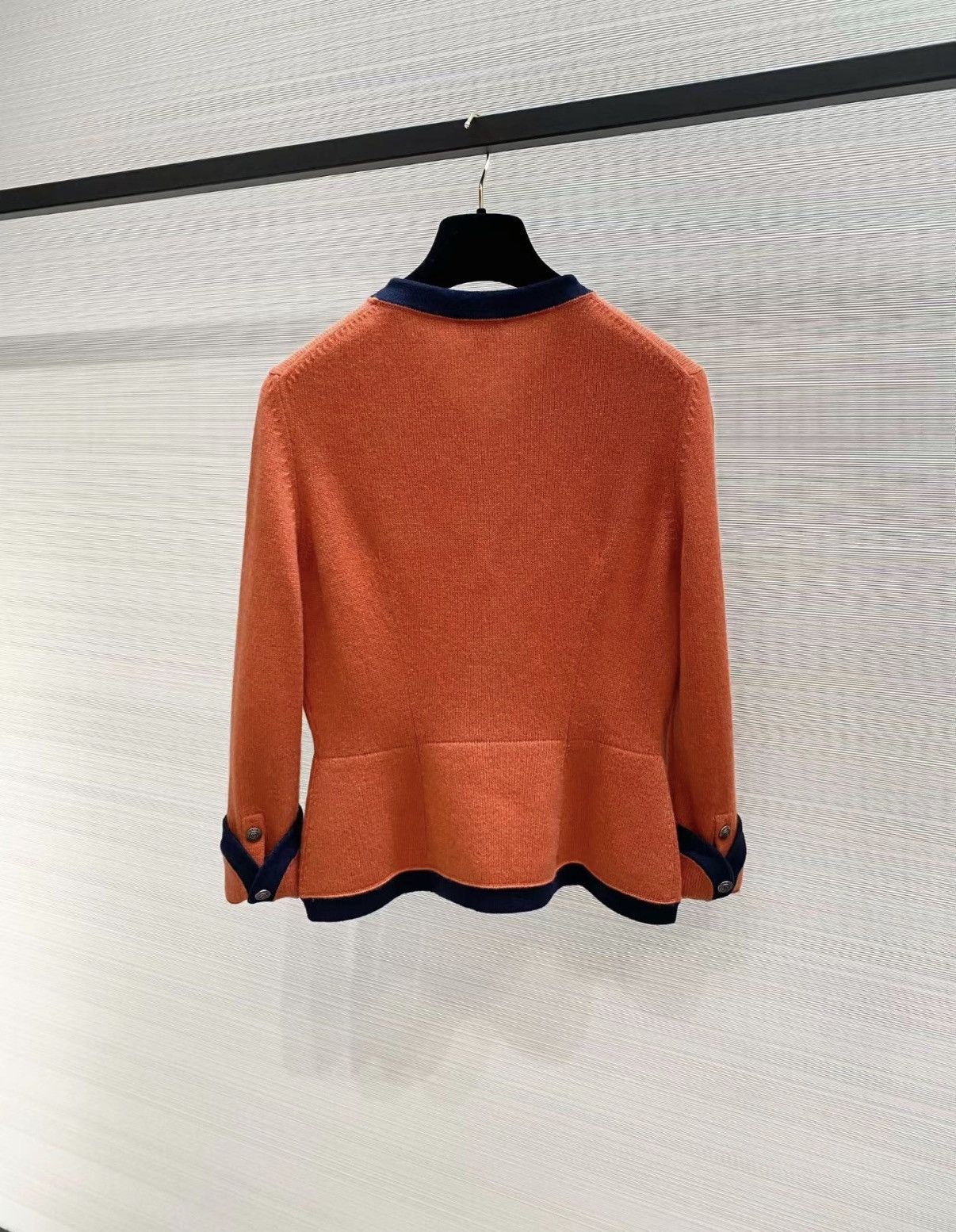 Chanel Chanel Orange & Navy Blue Cashmere Cardigan J33 Size XS / US 0-2 / IT 36-38 - 2 Thumbnail