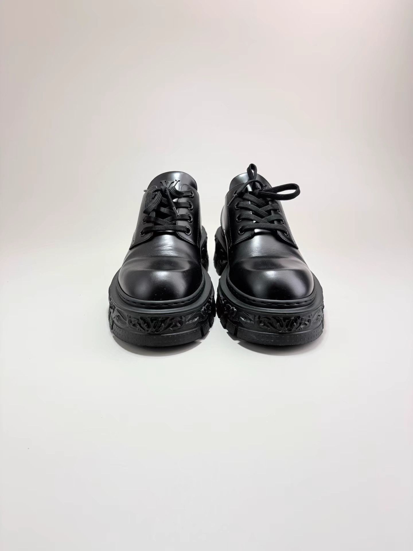 Louis Vuitton LOUIS VUITTON Black Carved Thick-soled Derby Shoes K1 Size US 7 / EU 40 - 2 Thumbnail