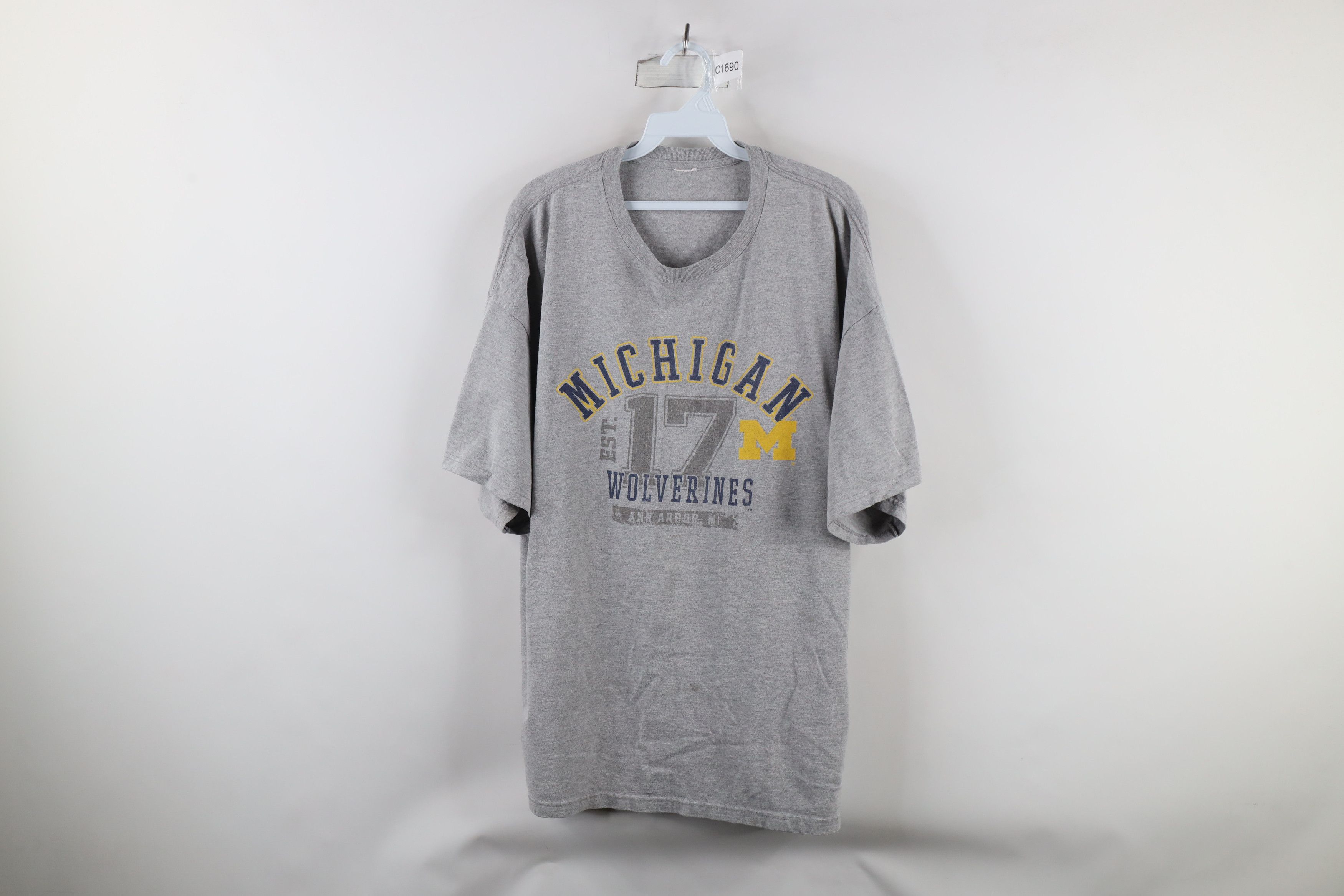 Vintage Vintage Out University of Michigan Short Sleeve T-Shirt Size US XXL / EU 58 / 5 - 1 Thumbnail