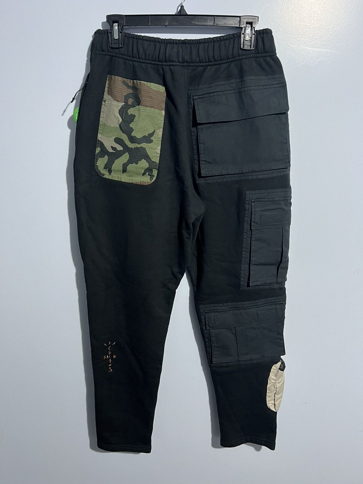 Travis scott x nike nrg acg utility sweatpants black hotsell