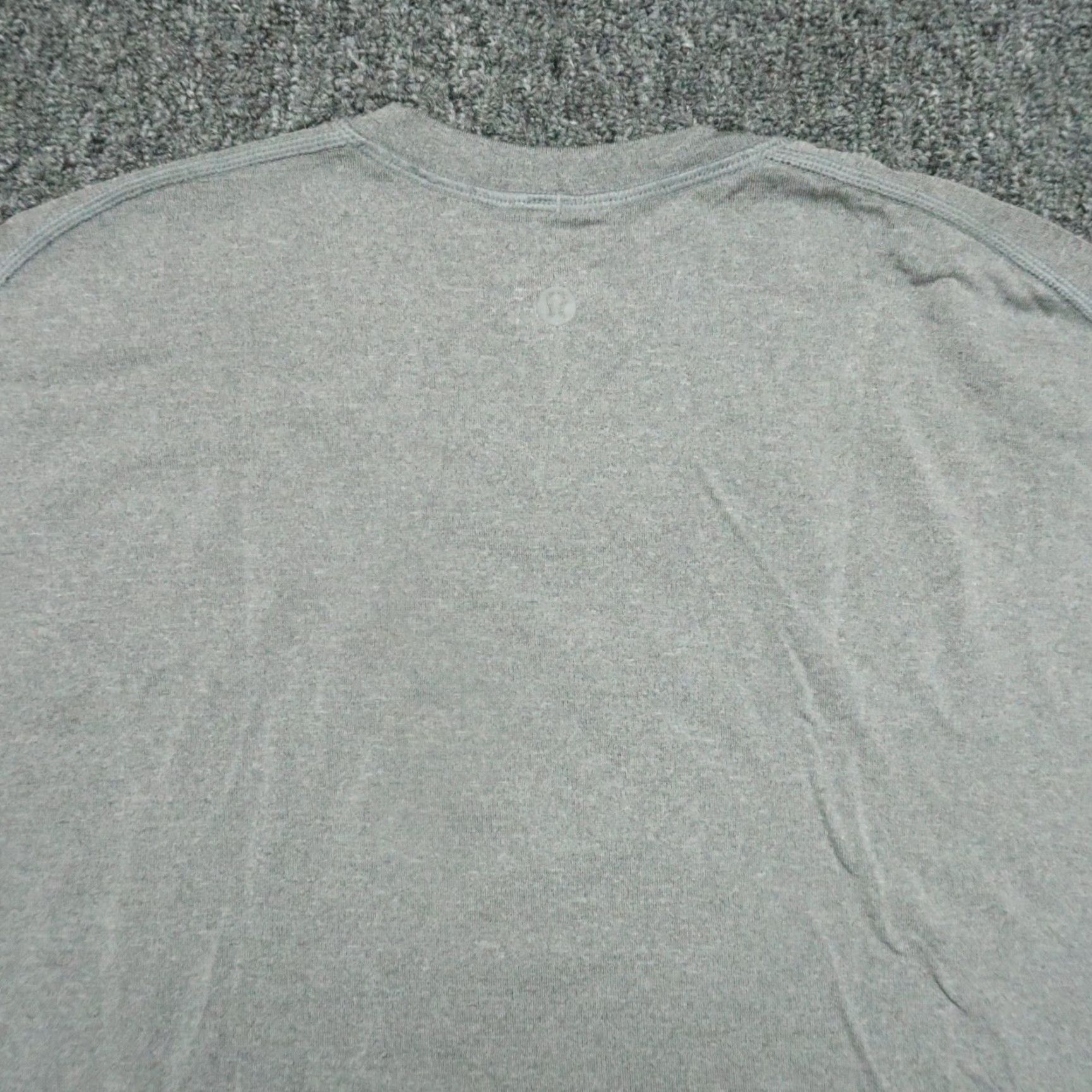 Lululemon Lululemon Shirt Mens L Gray Deer Buck Long Sleeve Metal Vent Tech Fitness Size US L / EU 52-54 / 3 - 5 Thumbnail