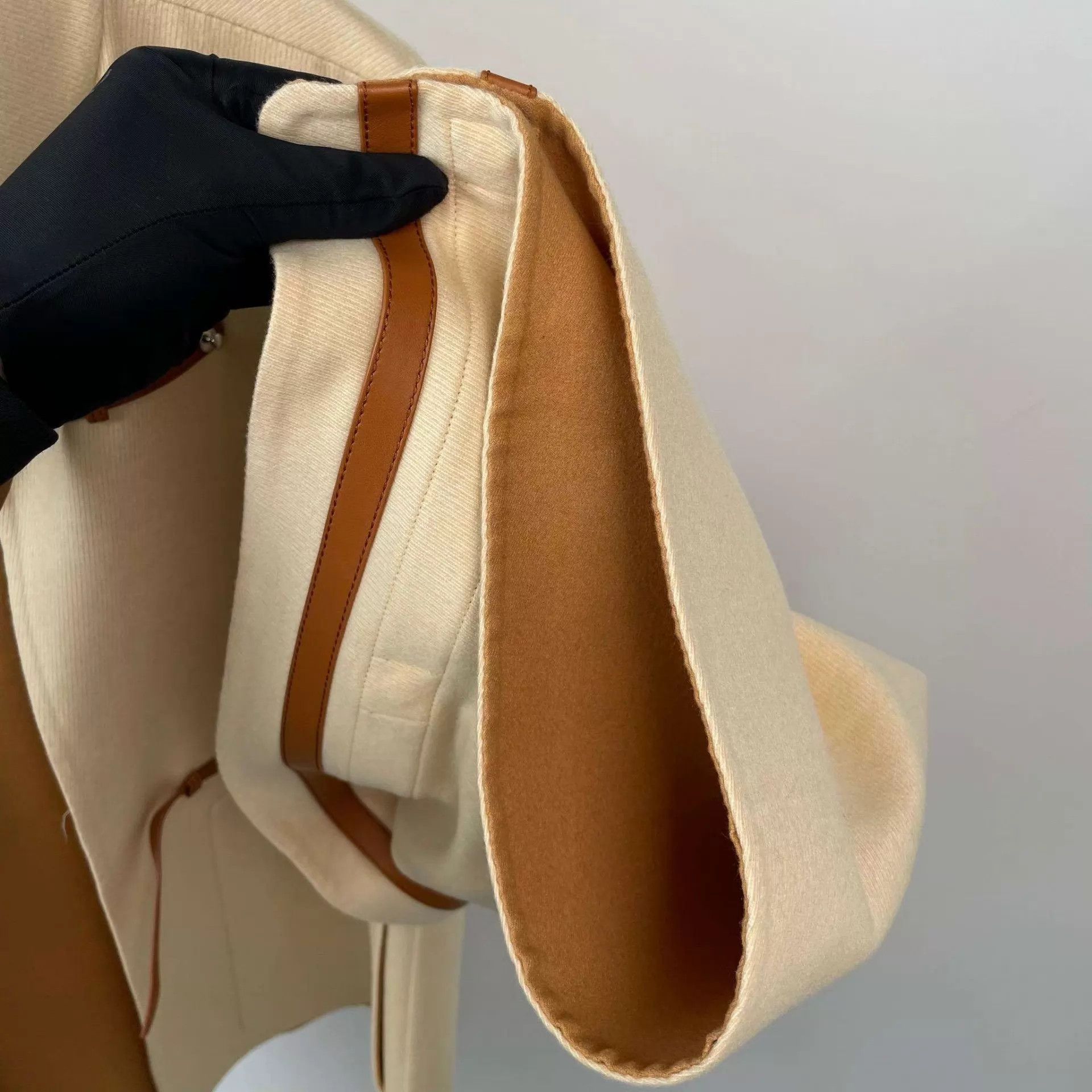 Hermes Hermès Cashmere Cloak 34 Beige 97 New Size XS / US 0-2 / IT 36-38 - 6 Thumbnail
