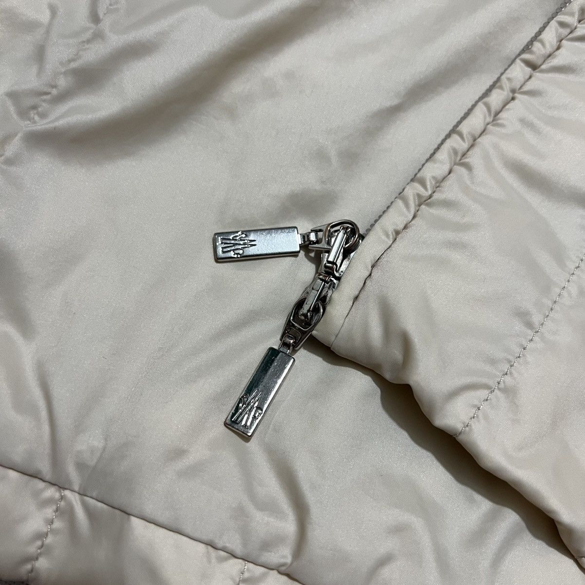 Moncler Moncler Vintage light down jacket Size XL / US 12-14 / IT 48-50 - 14 Thumbnail