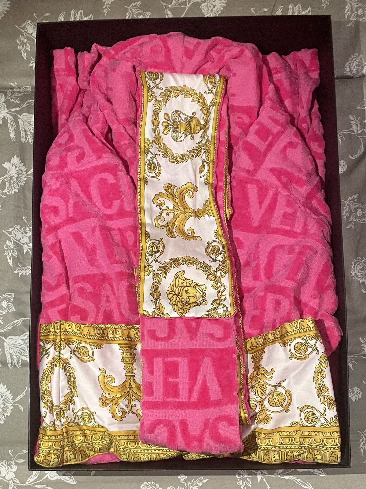 Designer × Versace Pink VERSACE I ♡ BAROQUE BATHROBE Size S / US 4 / IT 40 - 1 Thumbnail