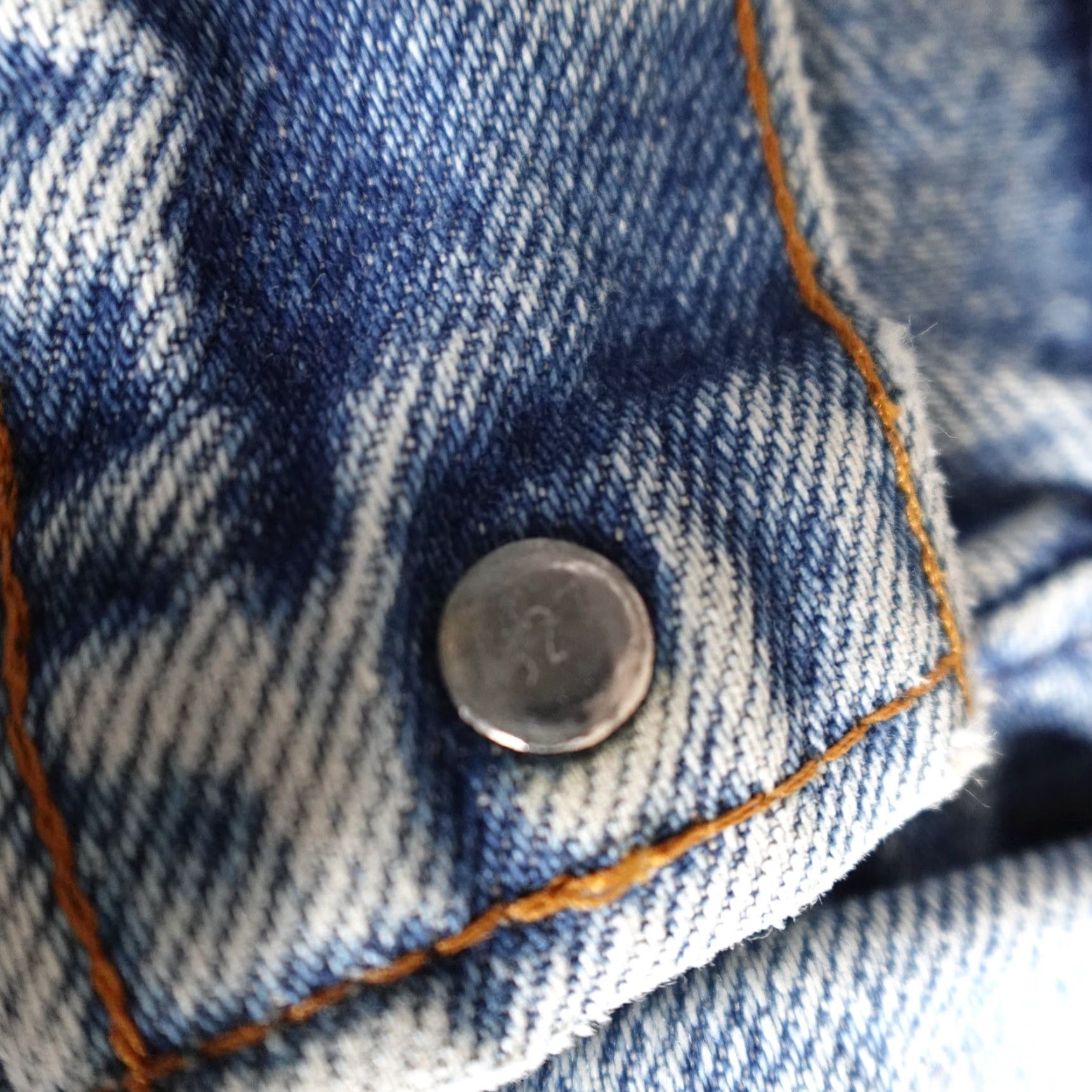 Levi's VINTAGE Levi's Jacket Large Blue Denim Trucker Distressed 70505 Trucker Mens L Blue Size US L / EU 52-54 / 3 - 4 Thumbnail