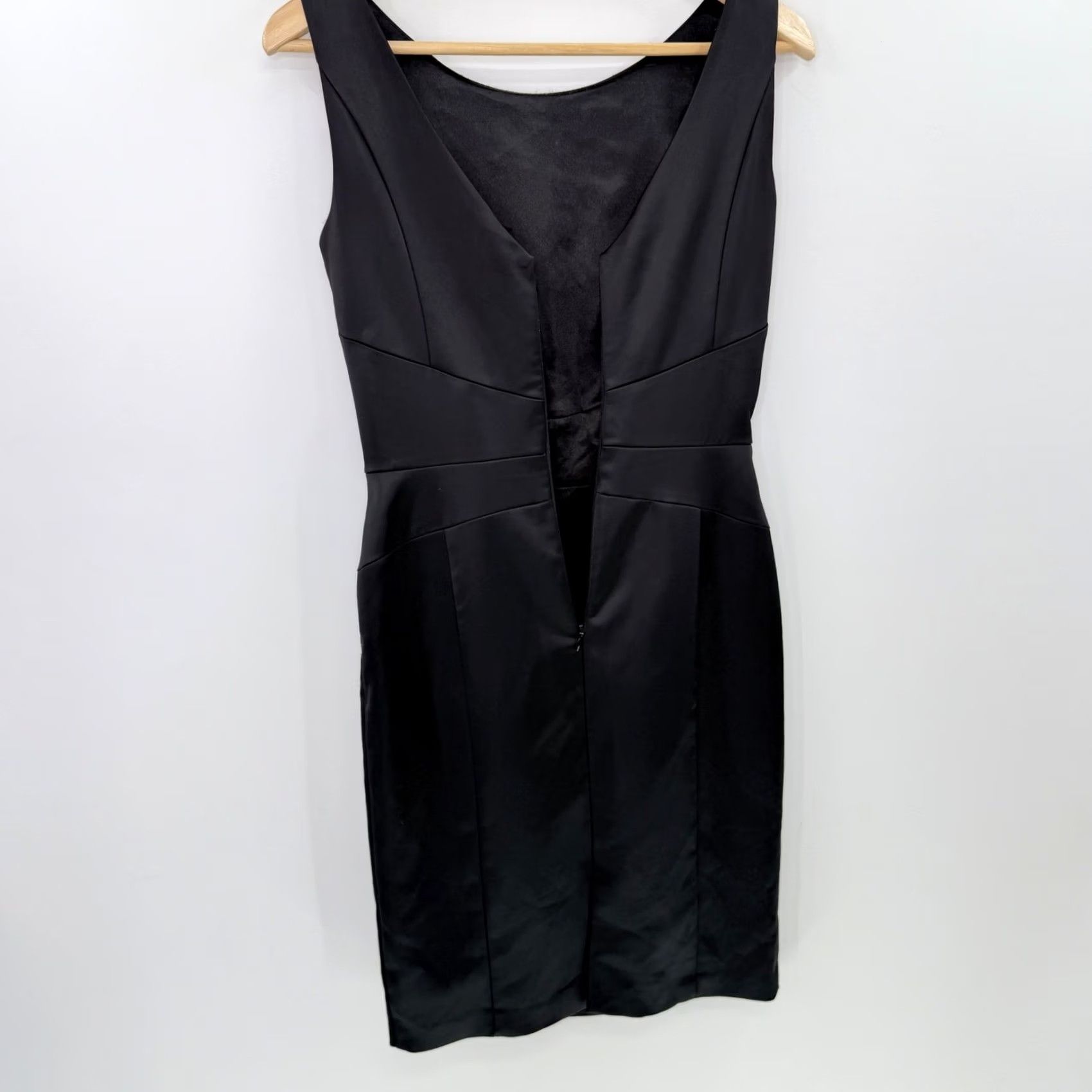 White House Black Market VINTAGE? No. White House Black Market Black Sleeveless Sheath Dress Bow Detail Size 0 Size XS / US 0-2 / IT 36-38 - 2 Thumbnail