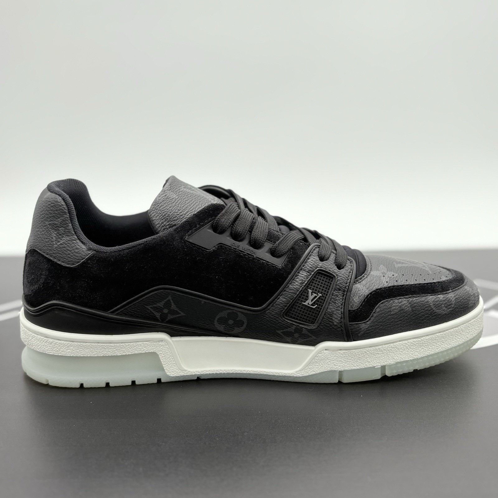Louis Vuitton (US 9-9.5) - Louis Vuitton Trainer ' Black ' | SUPER CLEAN! Size US 9.5 / EU 42-43 - 10 Thumbnail