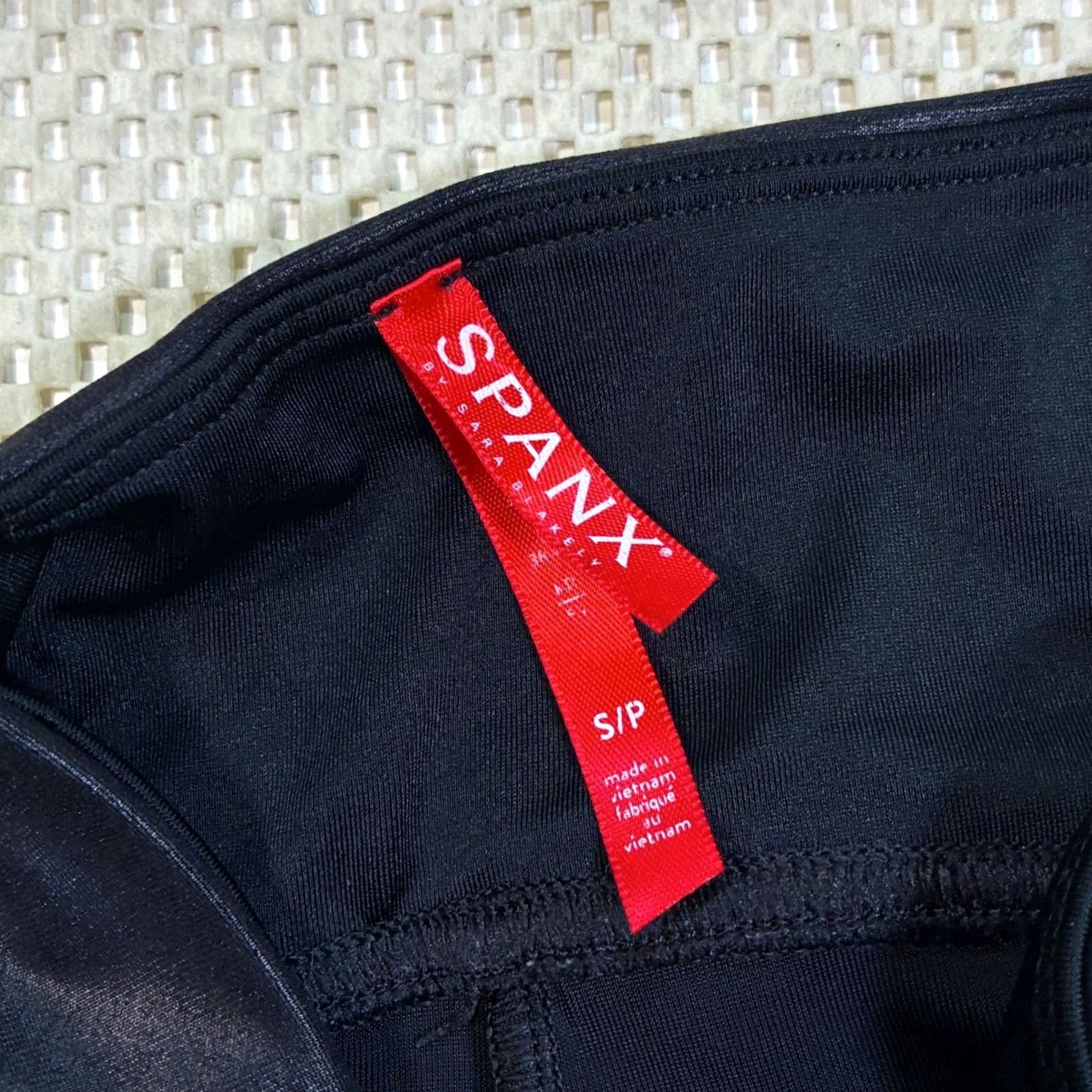 Spanx EUC SPANX Faux Leather Shine Leggings High Waist Black Womens Small Size 28" / US 6 / IT 42 - 4 Thumbnail