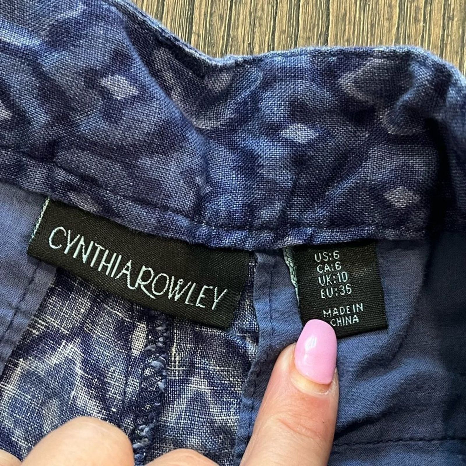 Cynthia Rowley Cynthia Rowley 100% Linen Blue Ikat Print Boho Shorts Size 6 Size 28" / US 6 / IT 42 - 3 Thumbnail