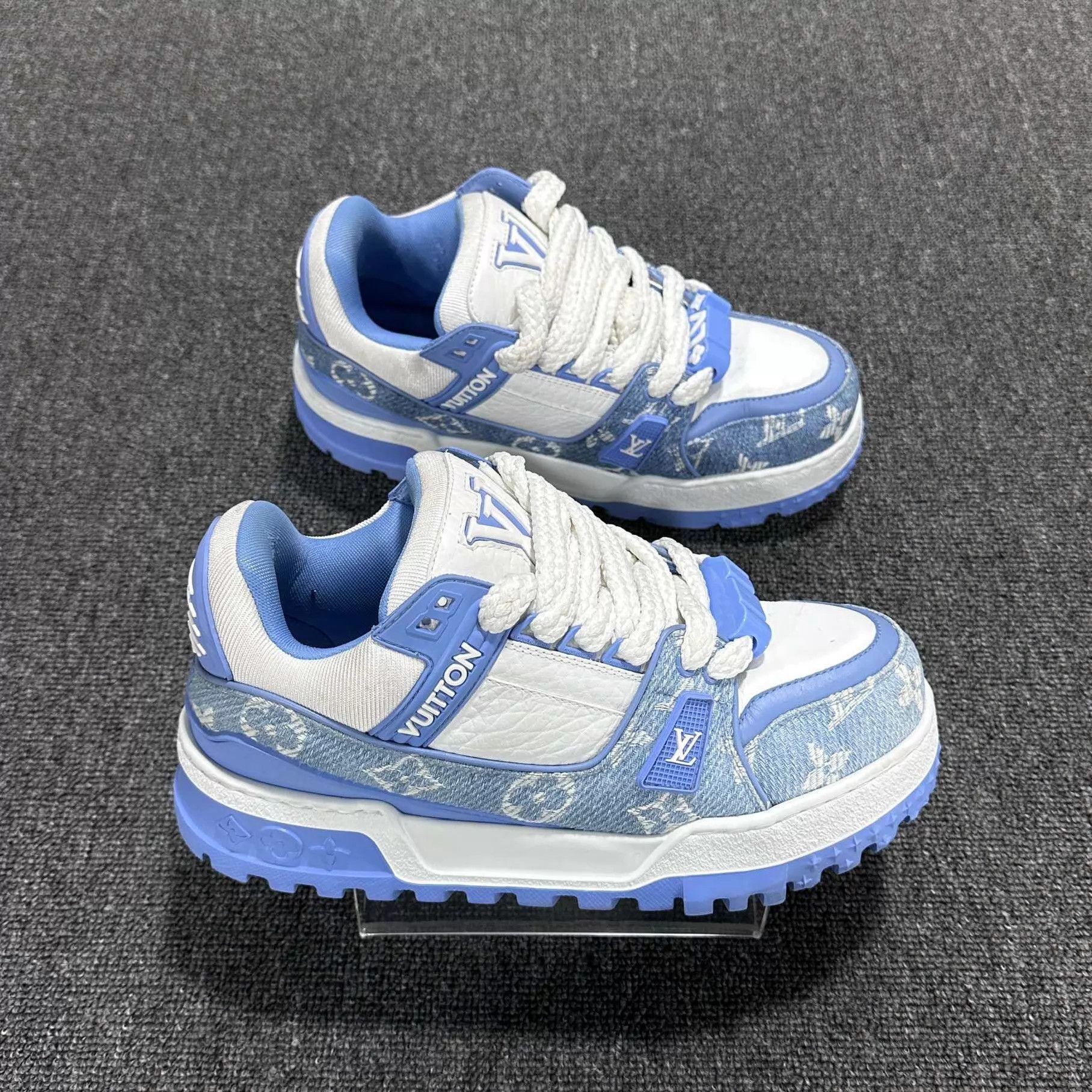 Louis Vuitton Louis Vuitton blue white trainer 99 new 39 Size US 7.5 / IT 37.5 - 3 Thumbnail