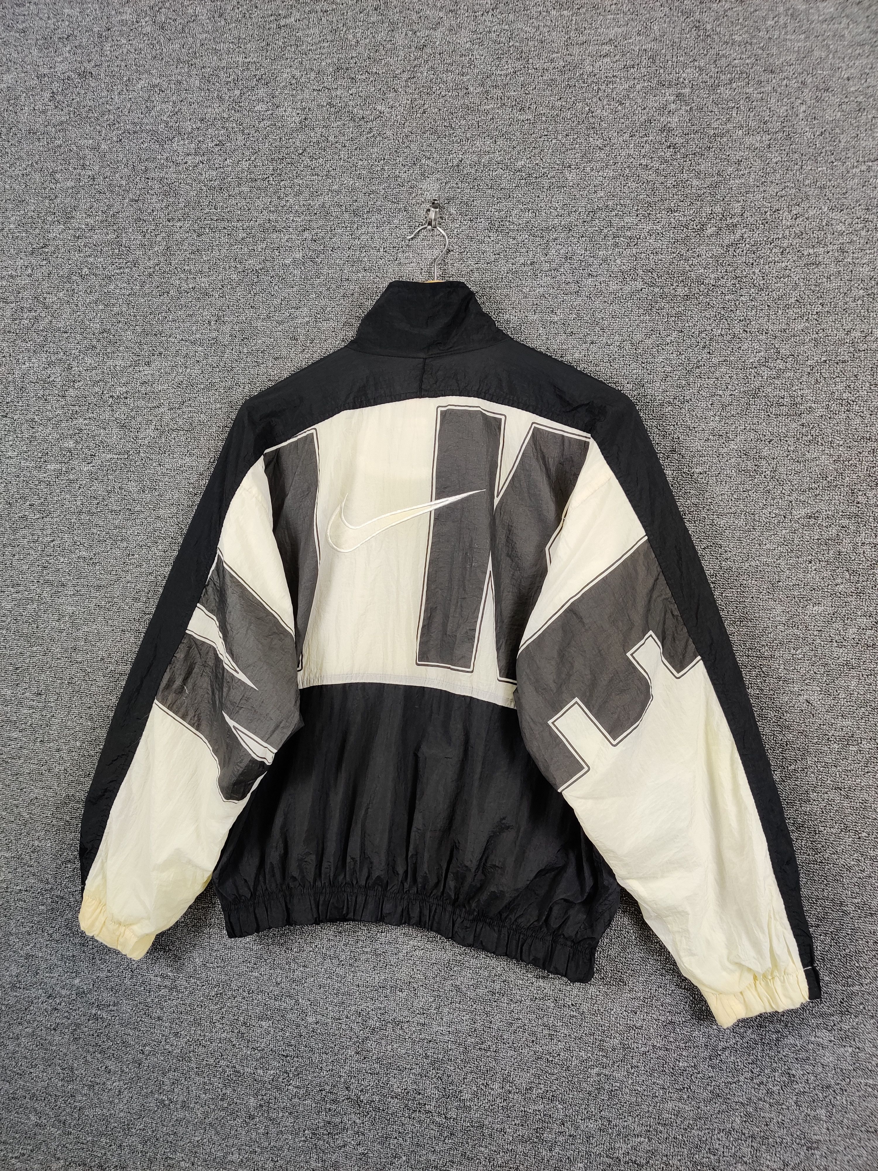 Nike Vintage Nike Spell Out Embroidery Windbreaker Jacket Size US S / EU 44-46 / 1 - 2 Thumbnail