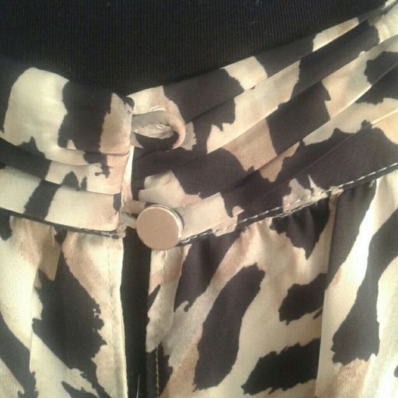 White House Black Market WHBM XS Blouse Leopard Print Sleeveless Ruffled Neckline Smo Size XS / US 0-2 / IT 36-38 - 7 Thumbnail