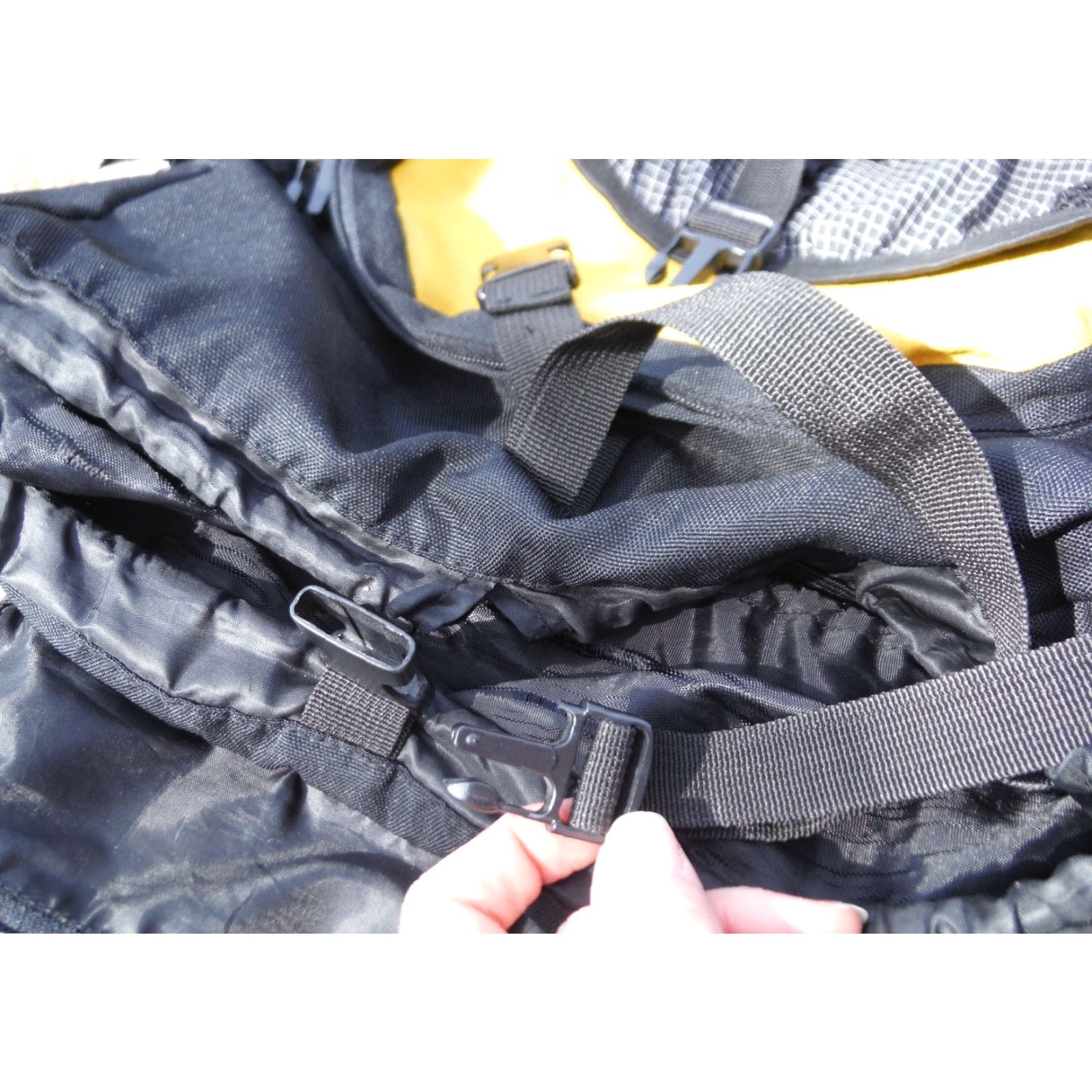 The North Face VINTAGE The North Face Backpack Black Yellow Nylon Backpacks Men Adult Medium Black & Yellow 90s Theme Mens Size ONE SIZE - 4 Thumbnail