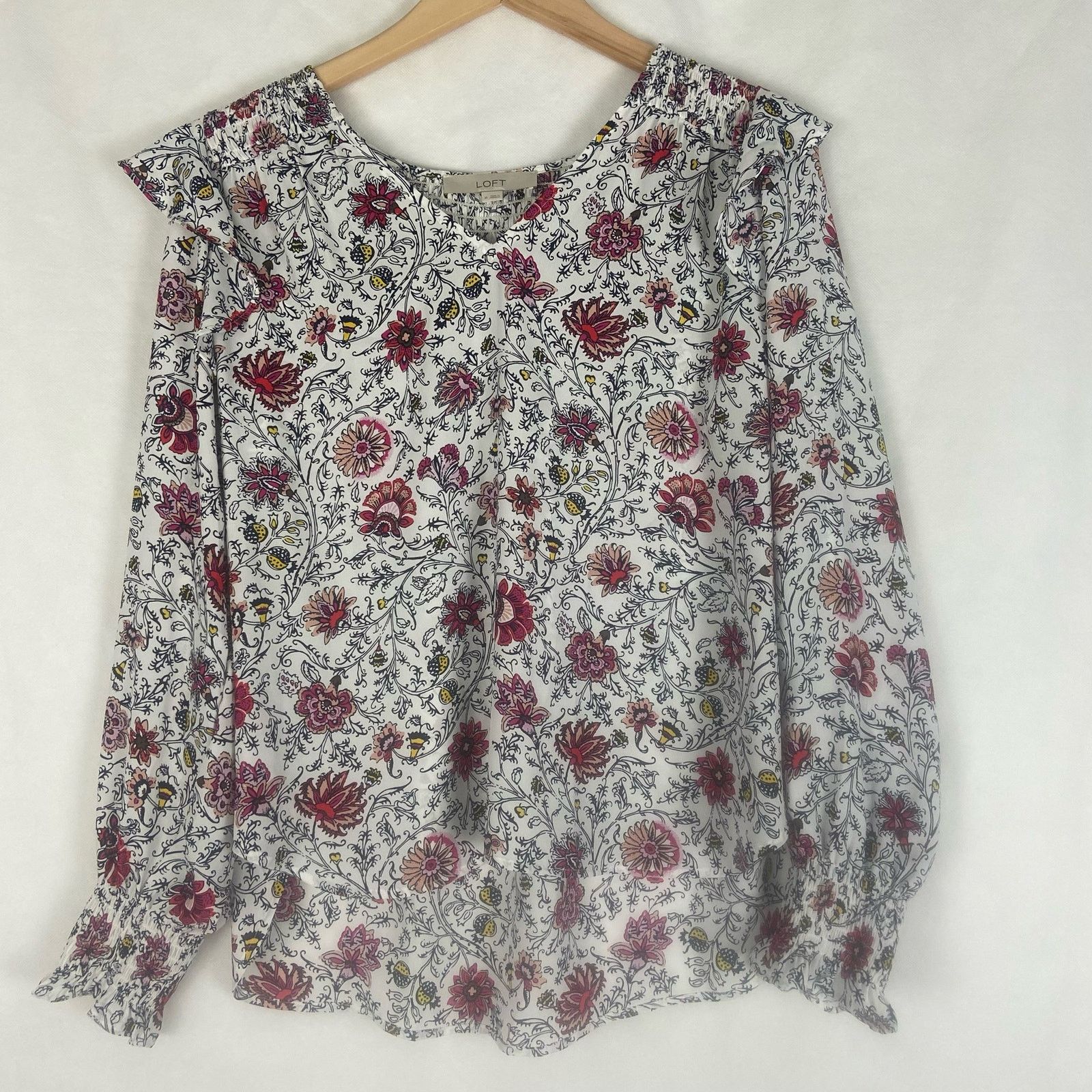 Ann Taylor LOFT Women’s Tapestry Smocked Ruffle Blouse Size Medium Size M / US 6-8 / IT 42-44 - 11 Thumbnail