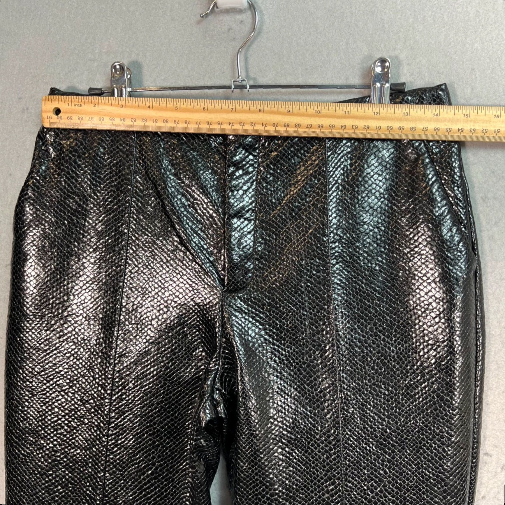 Philosophy di Lorenzo Serafini VINTAGE Philosophy Di Lorenzo Serafini Womens 4 Black Faux Leather Snake Print Pants Pants Womens Flared Ankle 29 In Inseam Black Girls Women Size 27" / US 4 / IT 40 - 6 Thumbnail