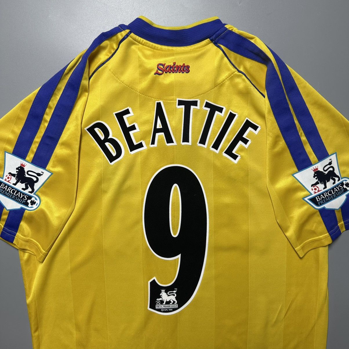 Vintage SOUTHAMPTON 2003/2004 FOOTBALL SOCCER AWAY JERSEY #9 BEATTIE Size US M / EU 48-50 / 2 - 11 Thumbnail