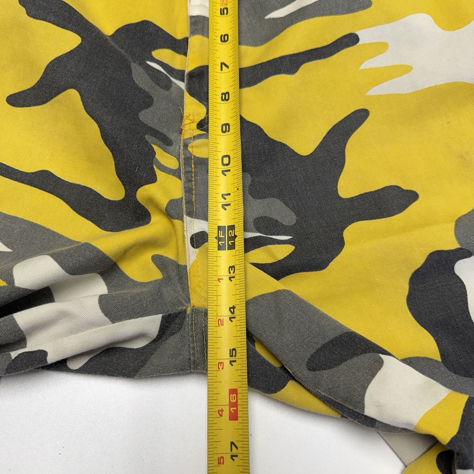 Vintage Vintage THC Camouflage Baggy Shorts Mens 42 W Yellow Skate G Size US 42 / EU 58 - 16 Thumbnail