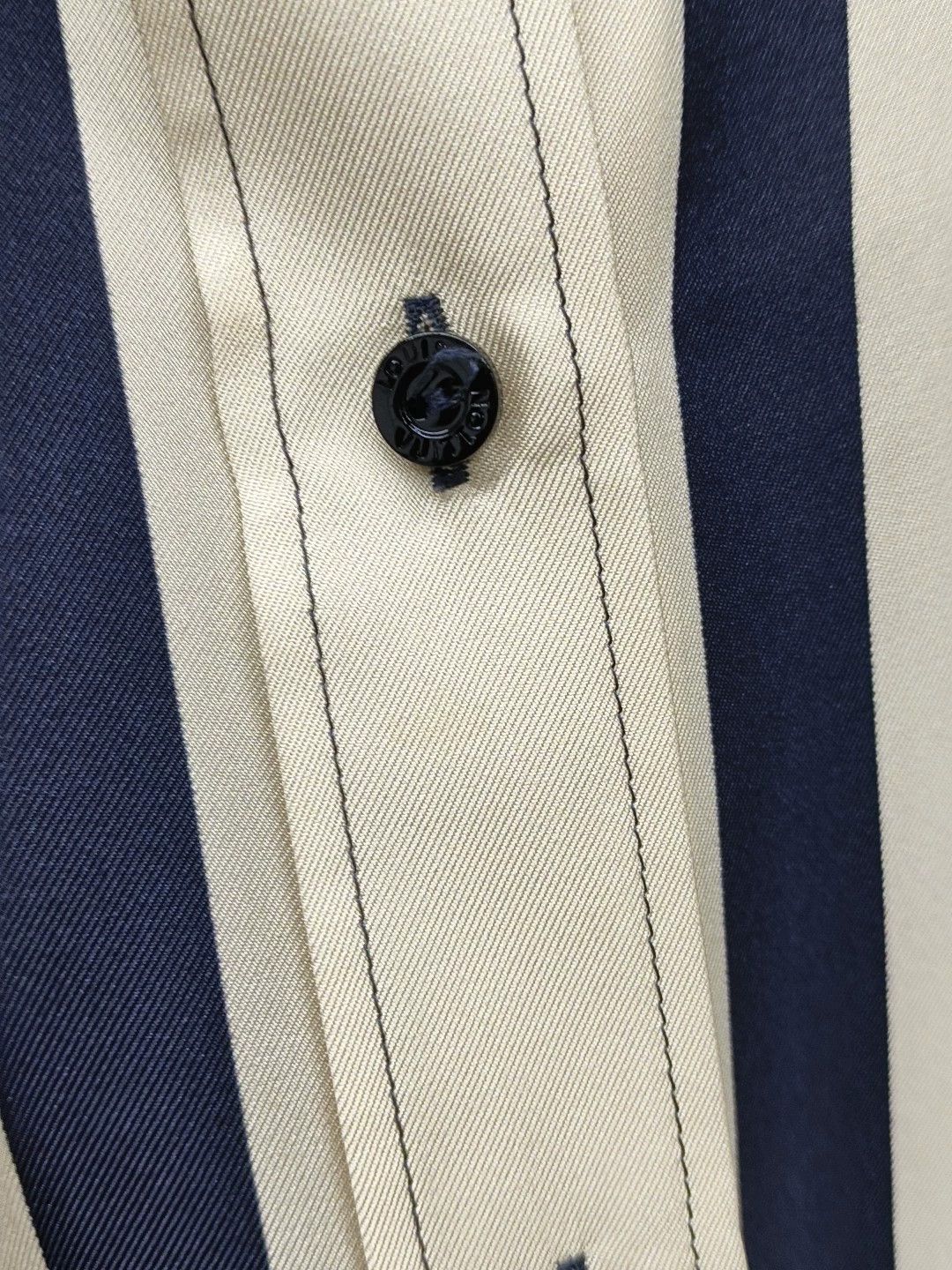 Louis Vuitton LV shirt 39s 102c 76l 59s Size XS / US 0-2 / IT 36-38 - 9 Thumbnail
