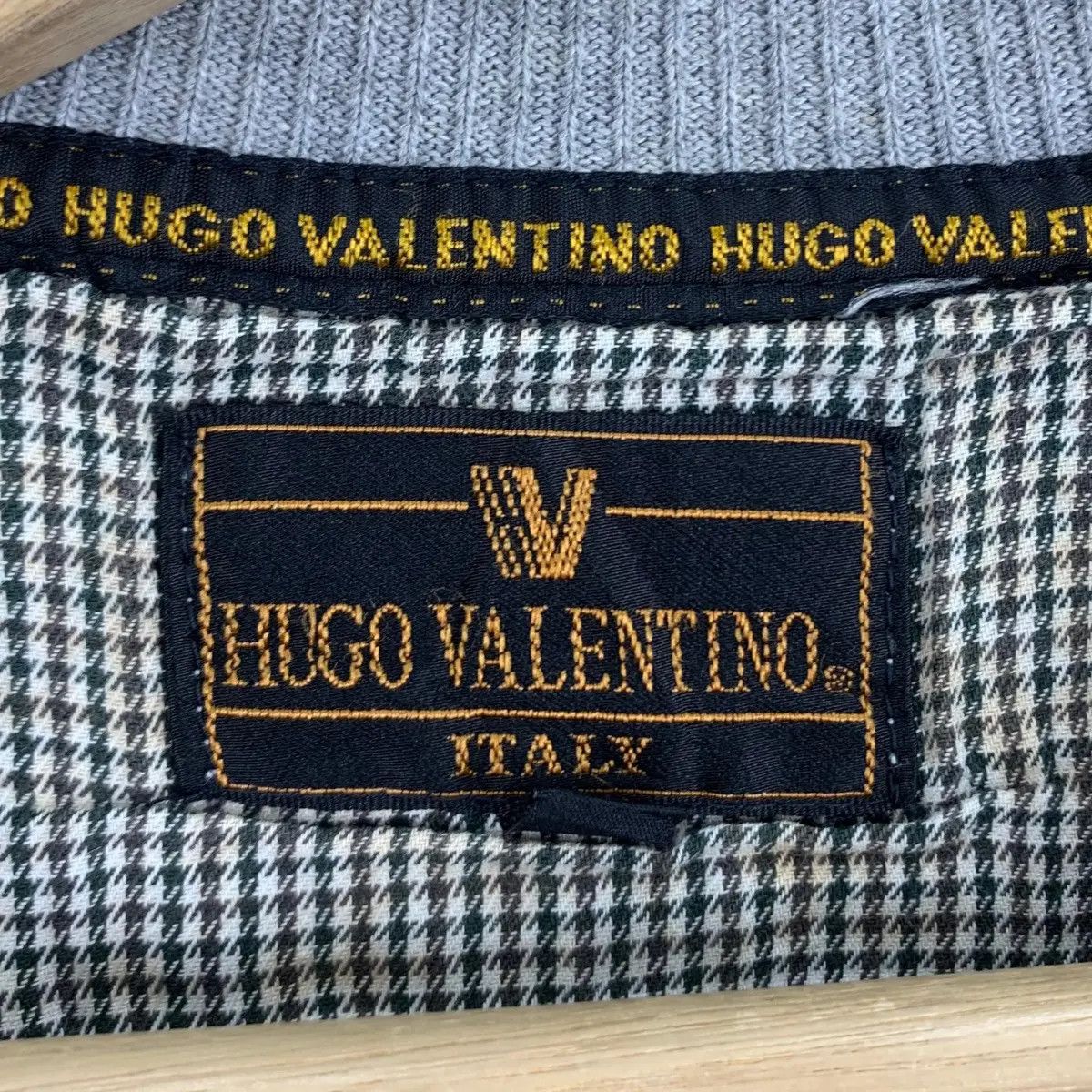 Vintage Vintage HUGO VALENTINO ITALY Embroidered Sweatshirt Sweater Size XXL / US 16-18 / IT 52-54 - 7 Thumbnail