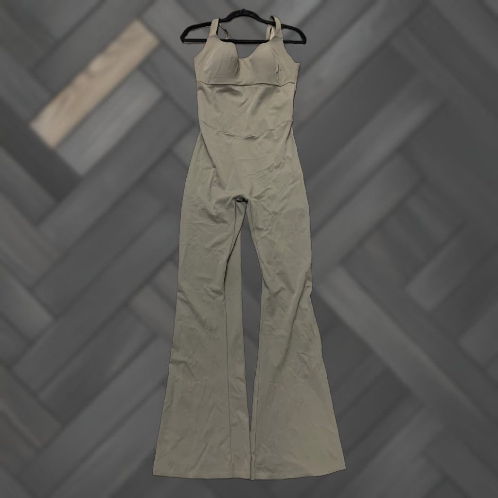 Victoria's Secret Victoria’s Secret VSX Cross-Back Flare Jumpsuit XL Green Women One-Piece Sleeveless Activewear Cross Back Flared Jumpsuit Size 40" / US 18 - 1 Thumbnail