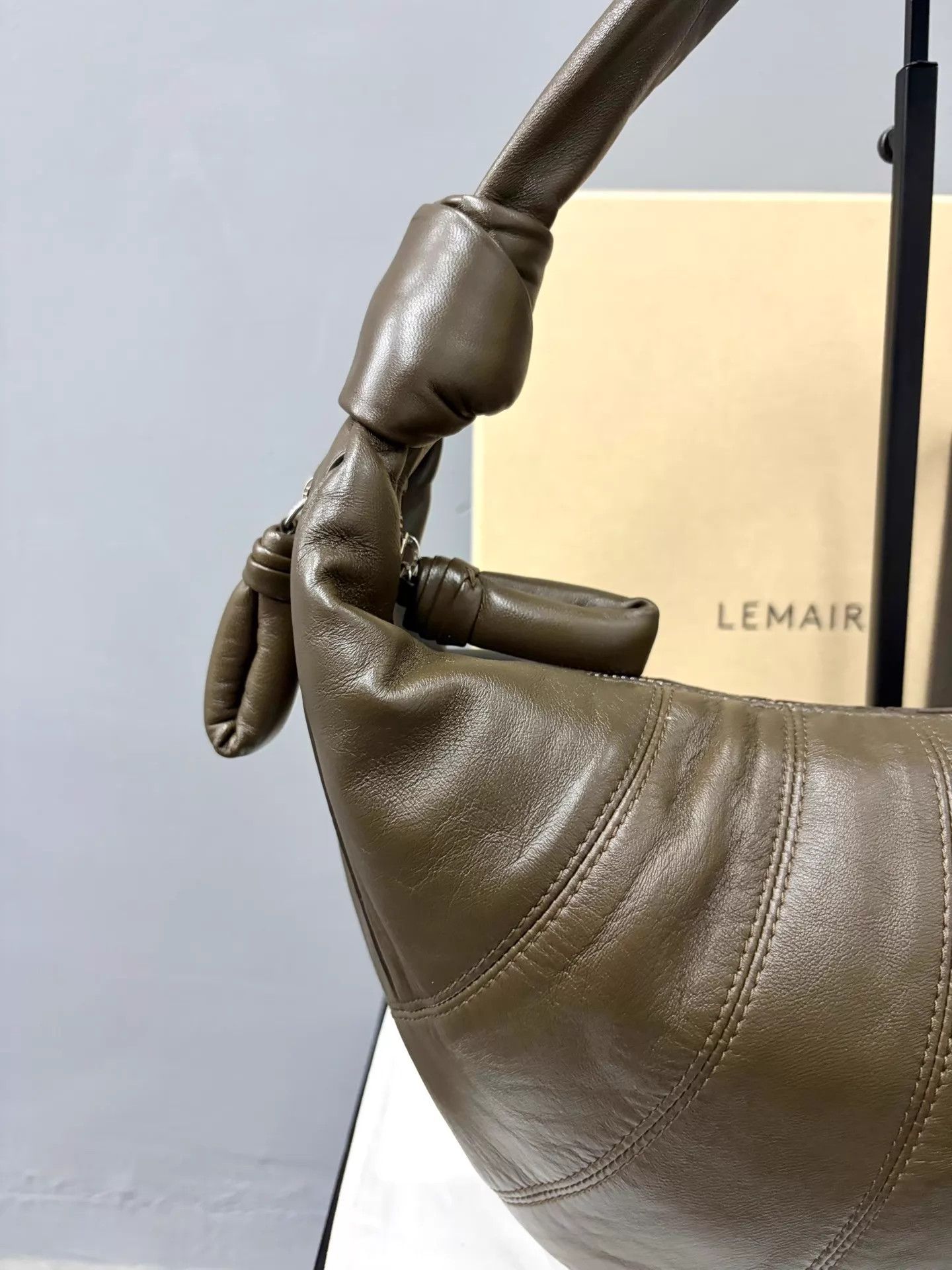 Lemaire Lemaire Croissant Nappa Lambskin Hobo Deep Tobacco Size ONE SIZE - 6 Thumbnail