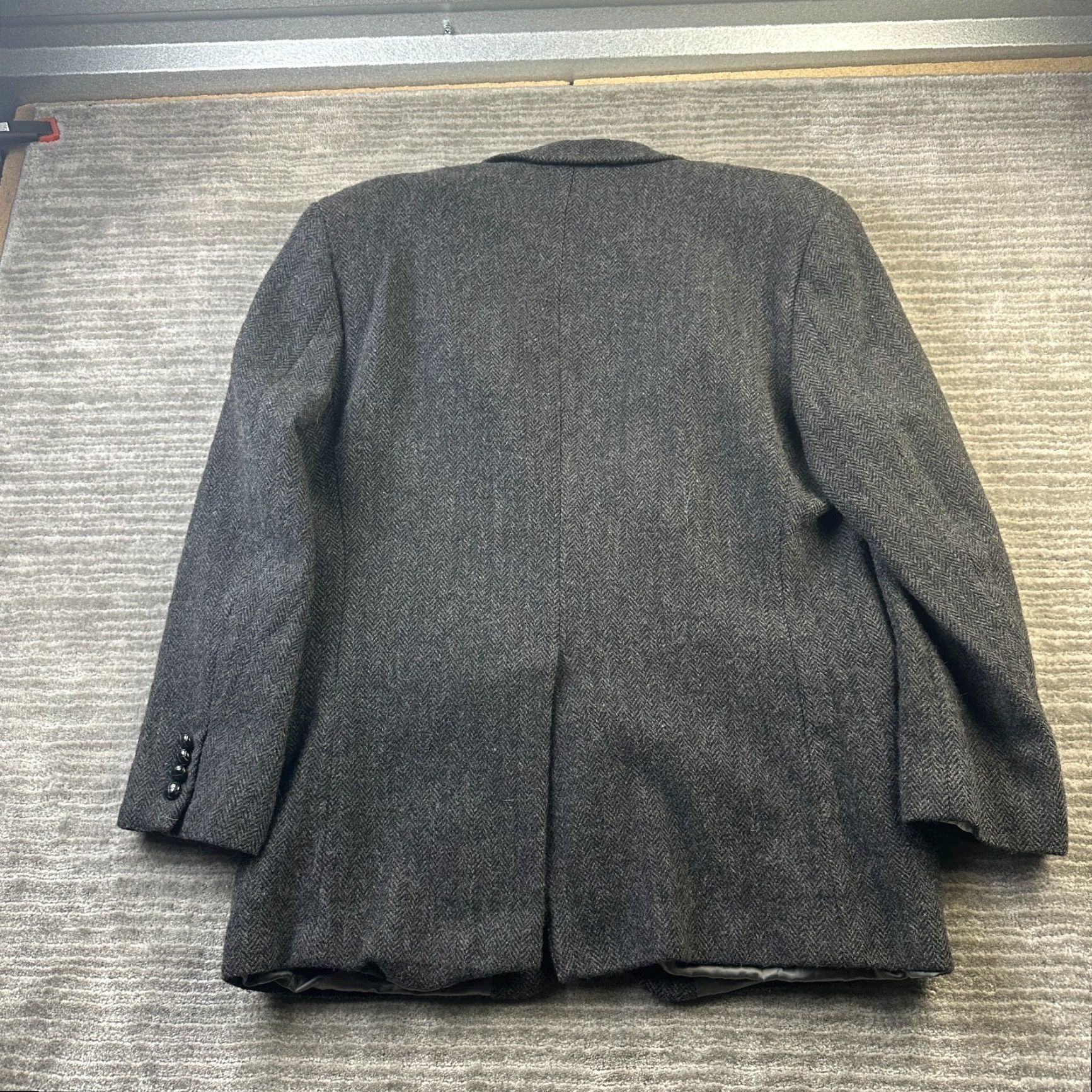 Ralph Lauren VINTAGE? No. Lauren Ralph Lauren Blazer Mens Large Gray Tweed Herringbone Notch Lapel 2 Button 4-Button Sleeve Regular Fit Size 42R - 2 Thumbnail