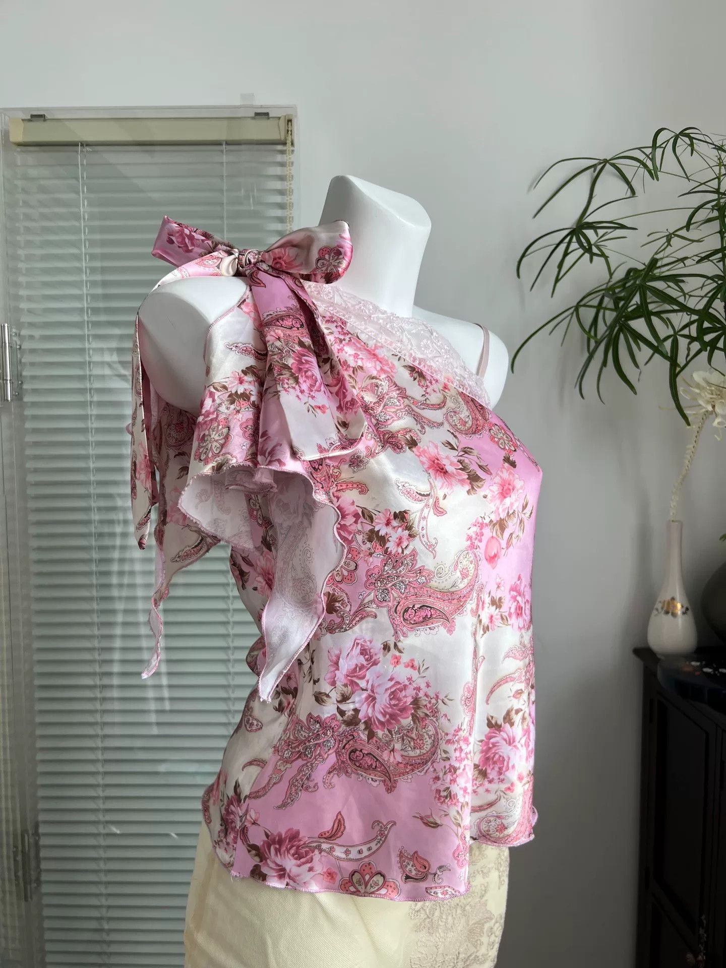 Other Pink Beaded Satin Floral Camisole Top Size S / US 4 / IT 40 - 1 Thumbnail