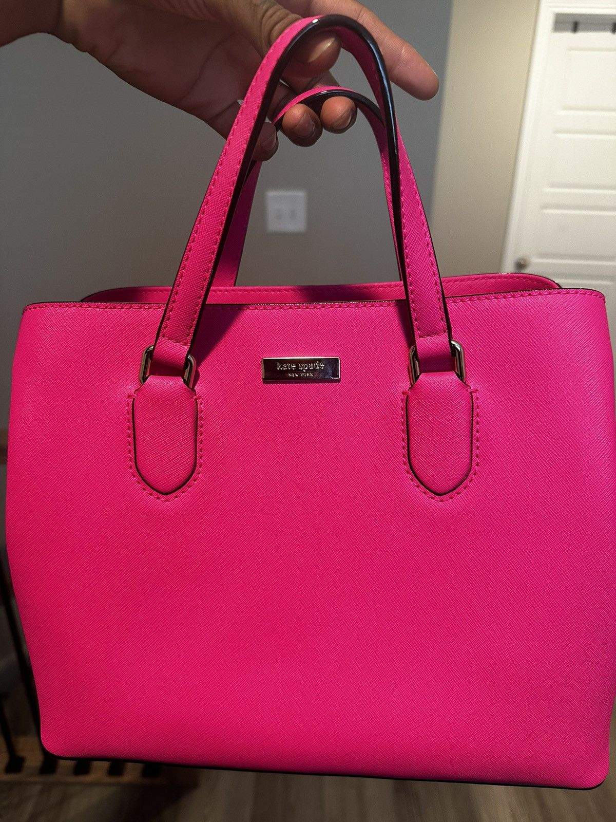 Kate Spade Kate spade *very rare* hot pink saffiano satchel Size ONE SIZE - 1 Thumbnail