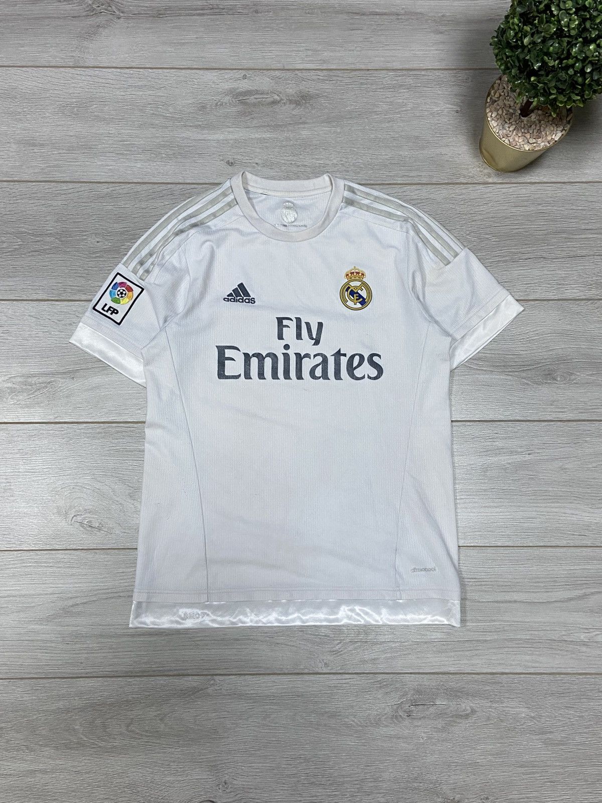 Adidas Adidas Real Madrid jersey emirates Size US M / EU 48-50 / 2 - 1 Thumbnail