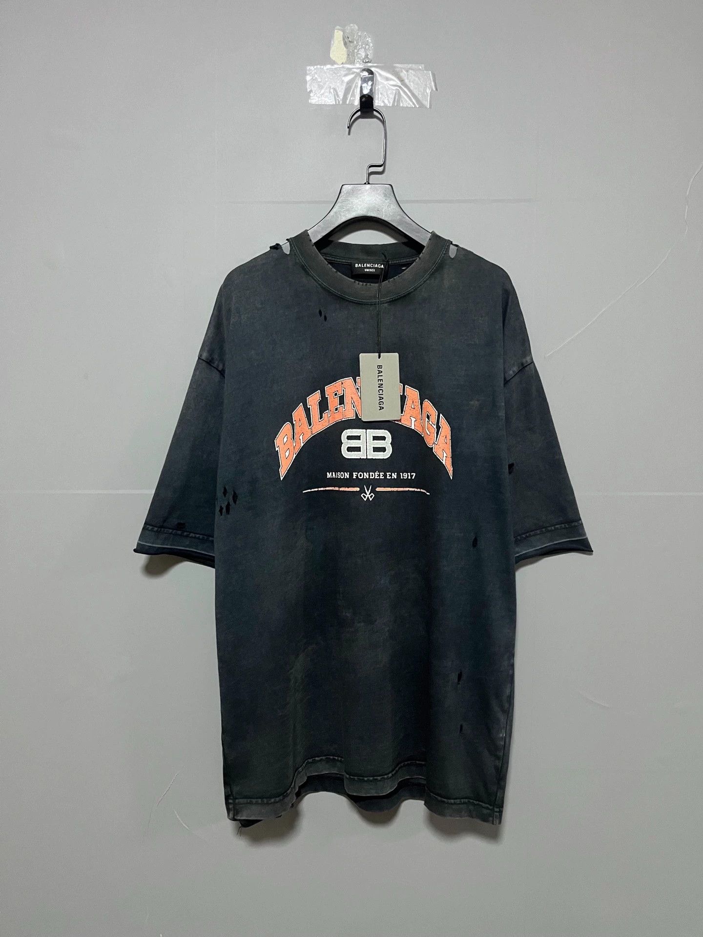 Balenciaga Balenciaga old damage with double B scissors logo and short sleeves Size US M / EU 48-50 / 2 - 1 Thumbnail