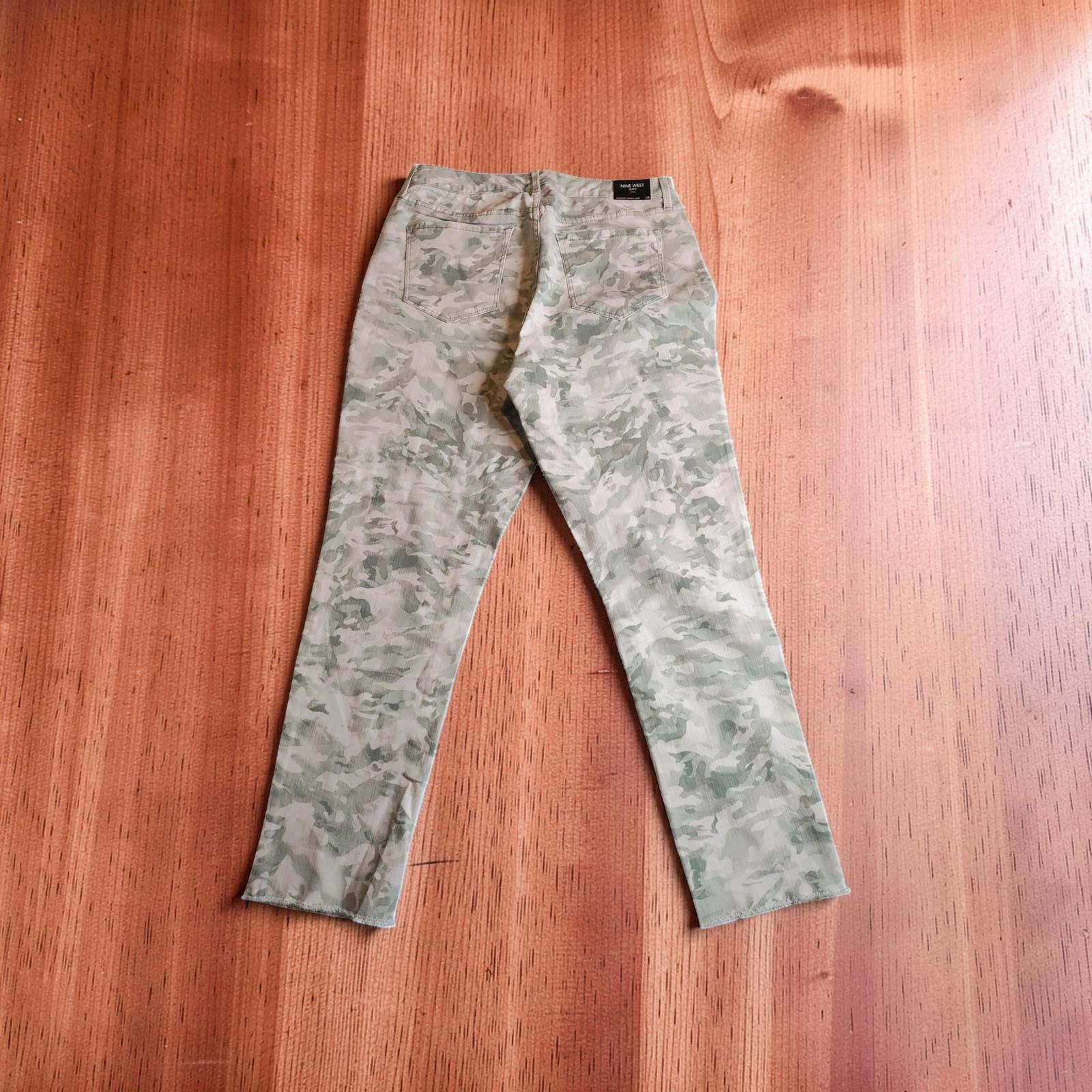 Nine West Nine West Watercolor Lily Pad Jeans Size 10 Size 32" / US 10 / IT 46 - 3 Thumbnail