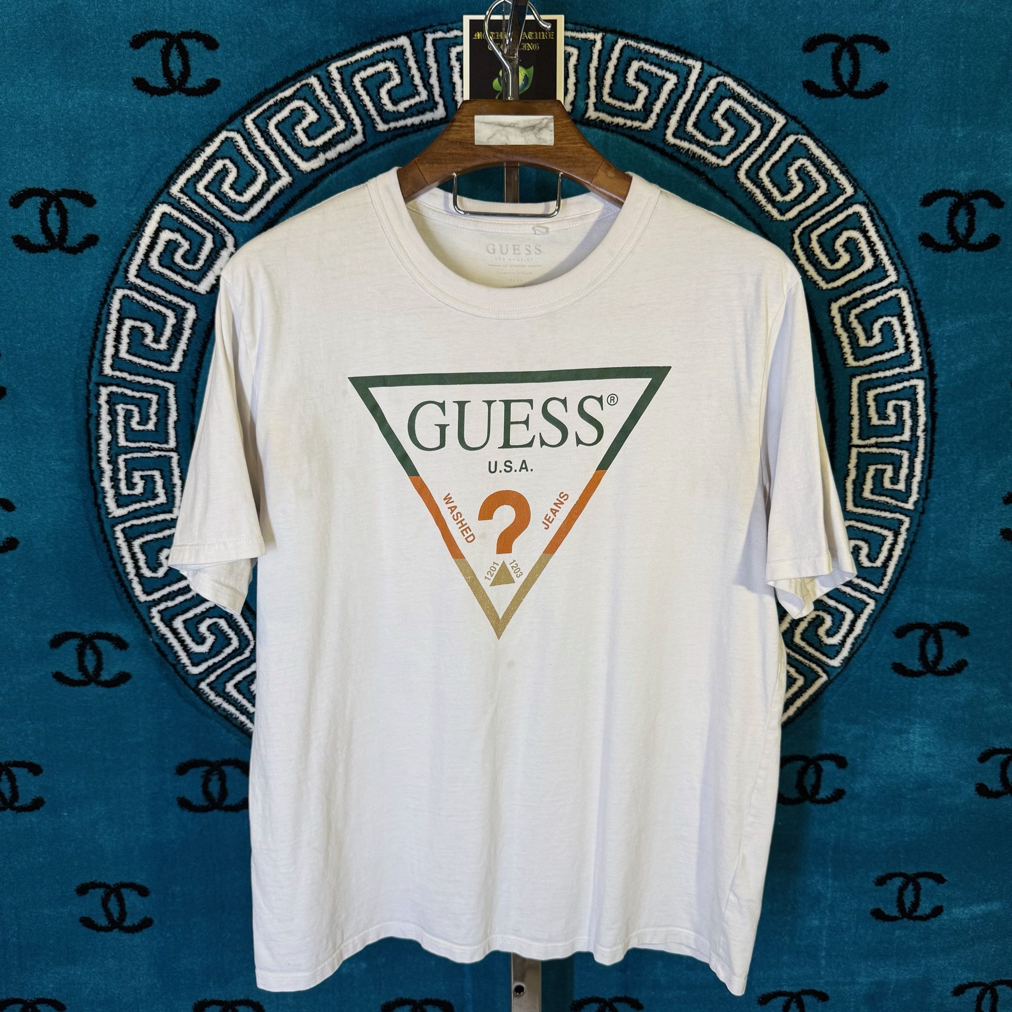 Guess SIGNATURE TRIANGLE MOTIF LOGO S/S T SHIRT Size US L / EU 52-54 / 3 - 1 Preview