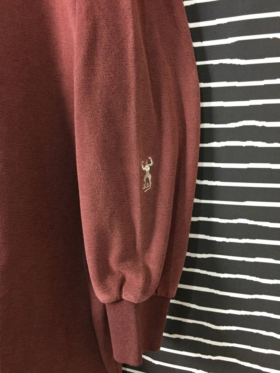 Japanese Brand Vtg V DAY Japanese Brand Turtle Neck Long Sleeve Tee Size US XL / EU 56 / 4 - 5 Thumbnail