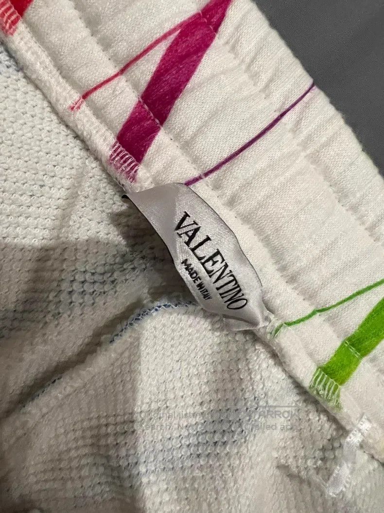 Valentino Valentino shorts Size US 30 / EU 46 - 2 Thumbnail