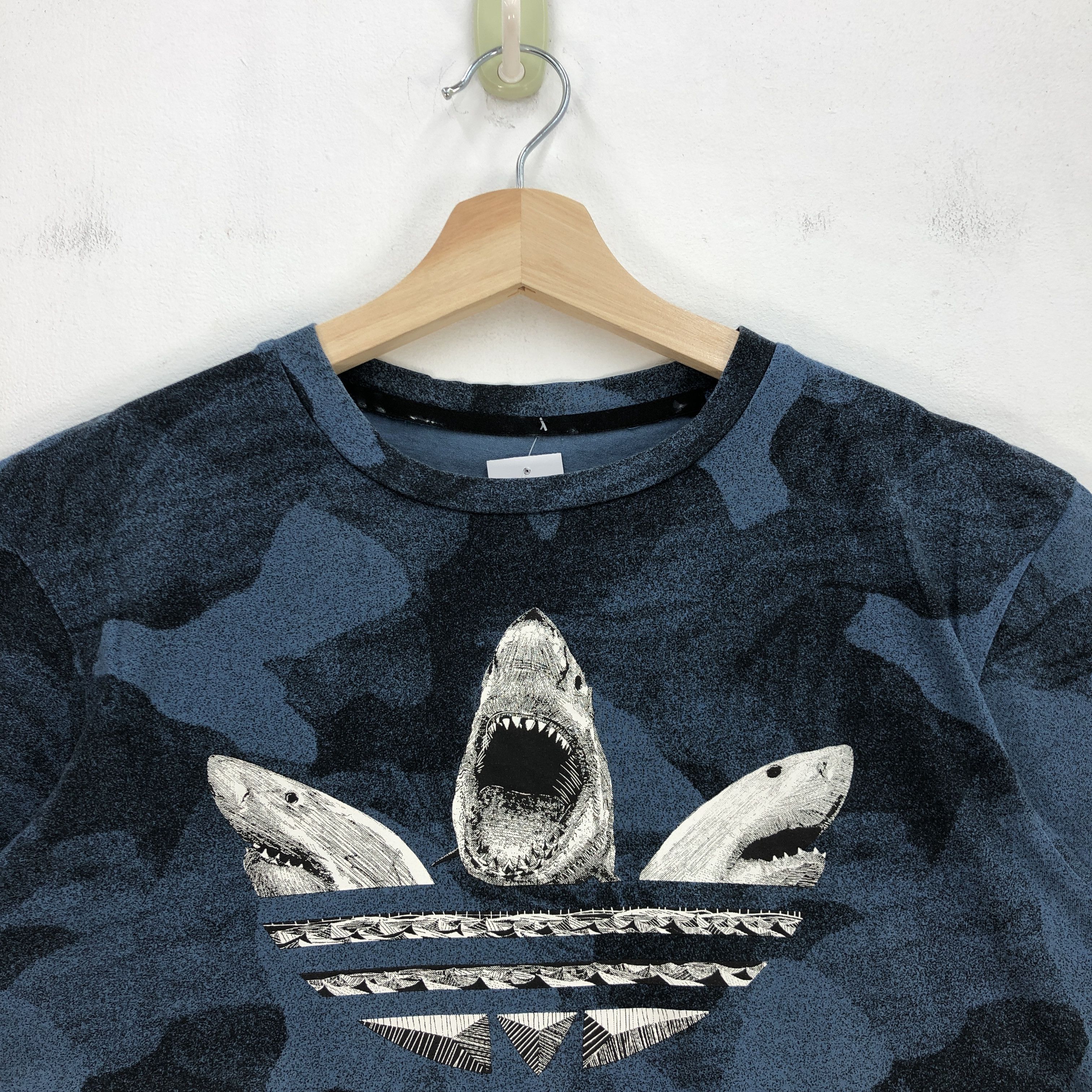Adidas Y2K Adidas T Shirt Adidas Shark Trefoil Camouflage Tees Size US S / EU 44-46 / 1 - 3 Thumbnail