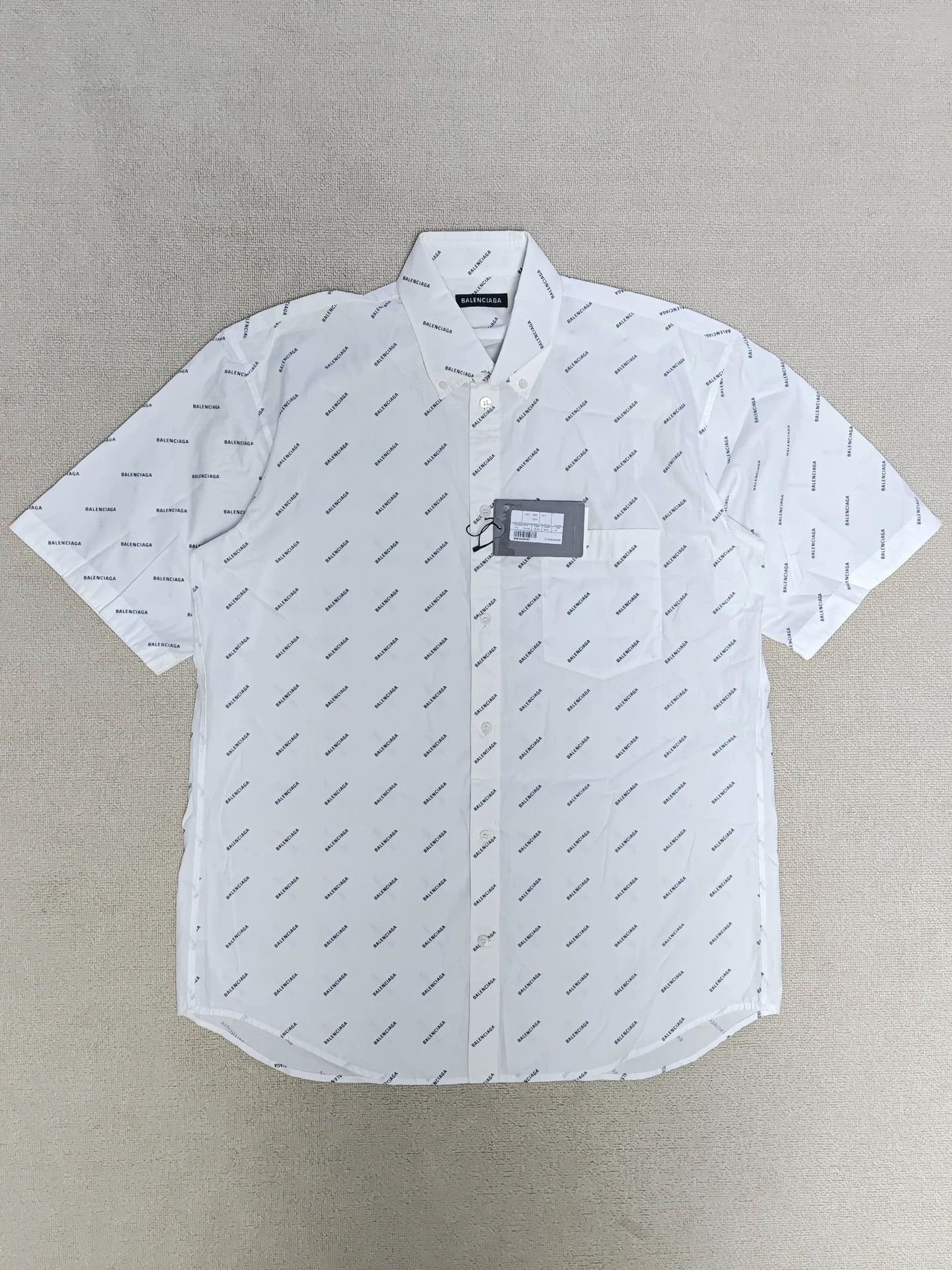Balenciaga Balenciaga full letter logo shirt short sleeved -DMC Size US S / EU 44-46 / 1 - 1 Thumbnail