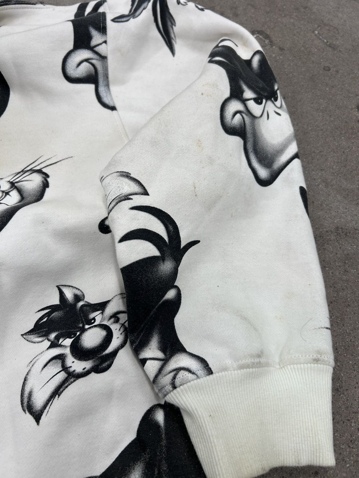 Vintage Vintage y2k Lot 29 All Over Print Hoodie Looney Tunes Size US XXL / EU 58 / 5 - 10 Thumbnail