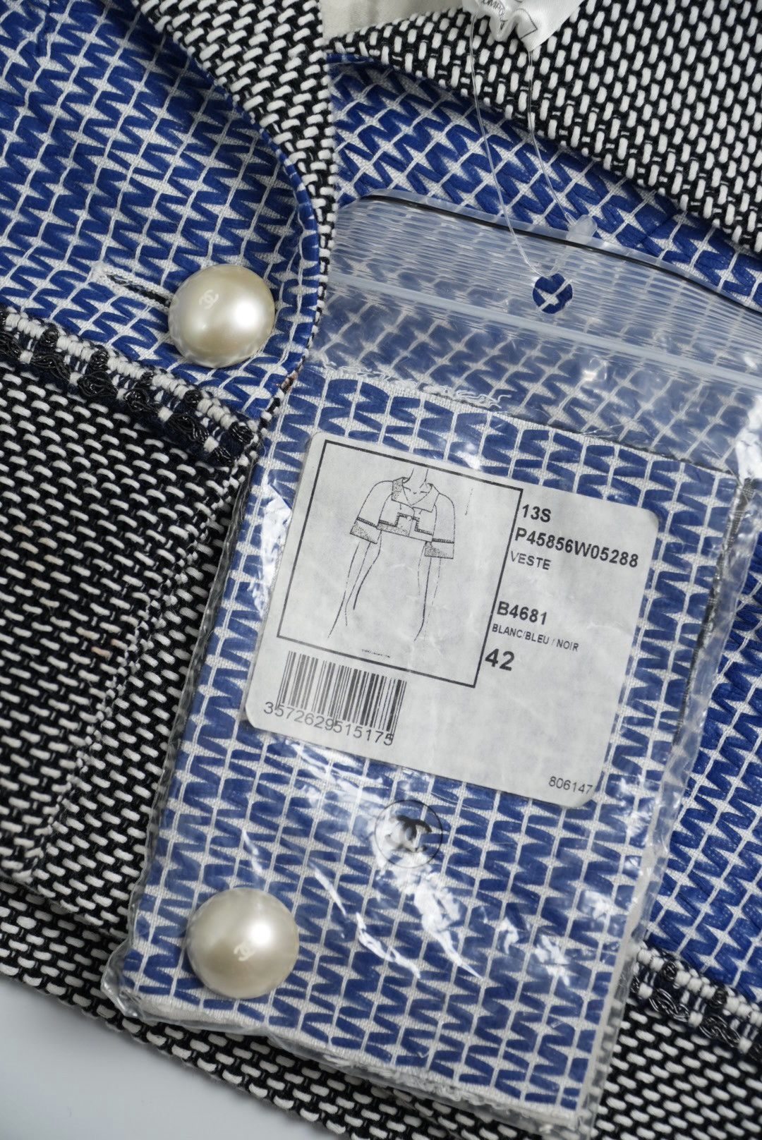Chanel Chanel Crop Tweed Jacket Size M / US 6-8 / IT 42-44 - 6 Thumbnail