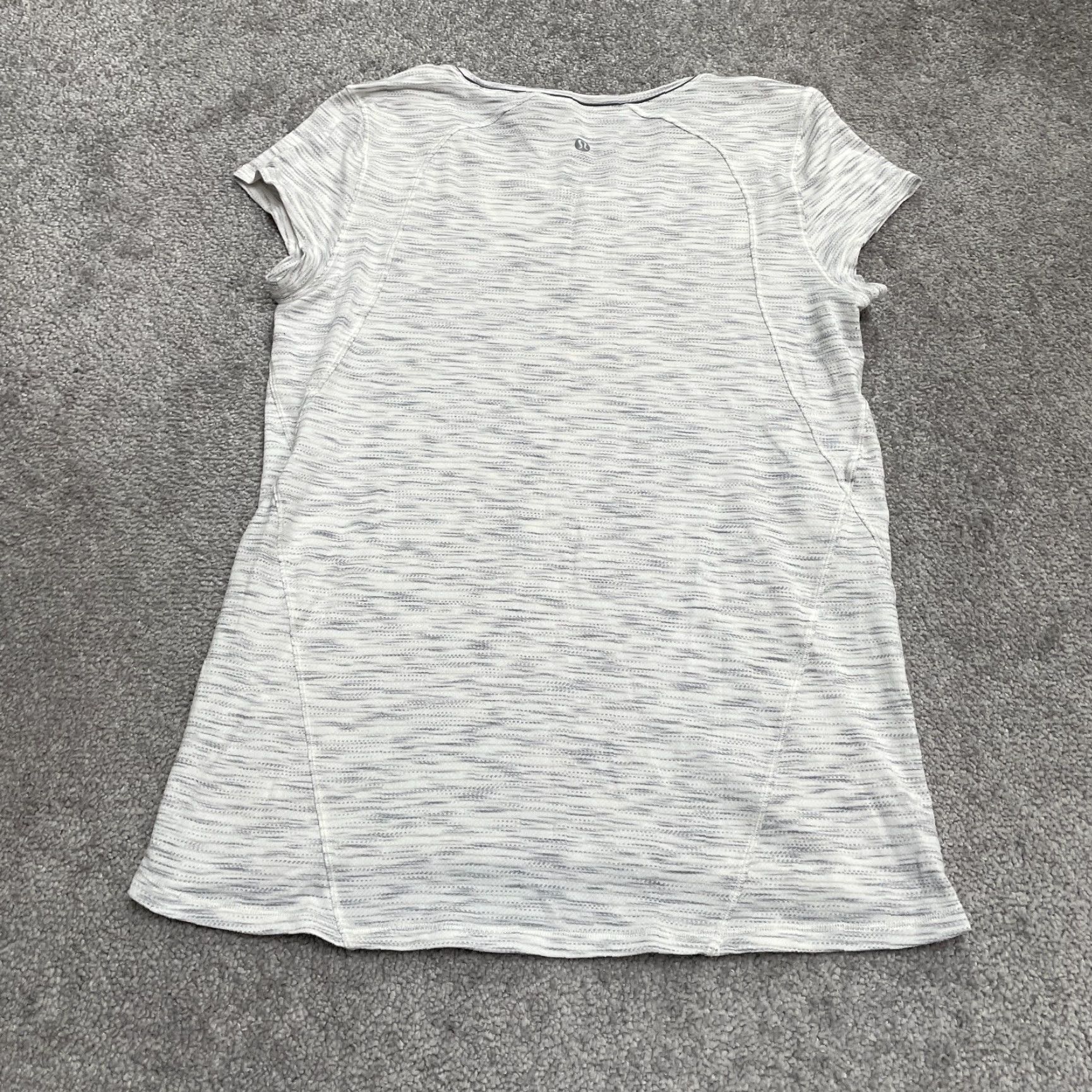 Lululemon Lululemon T-Shirt Womens 6 Gray Short Sleeve Round Neck Active Tee Shirt Casual Activewear Size M / US 6-8 / IT 42-44 - 2 Thumbnail
