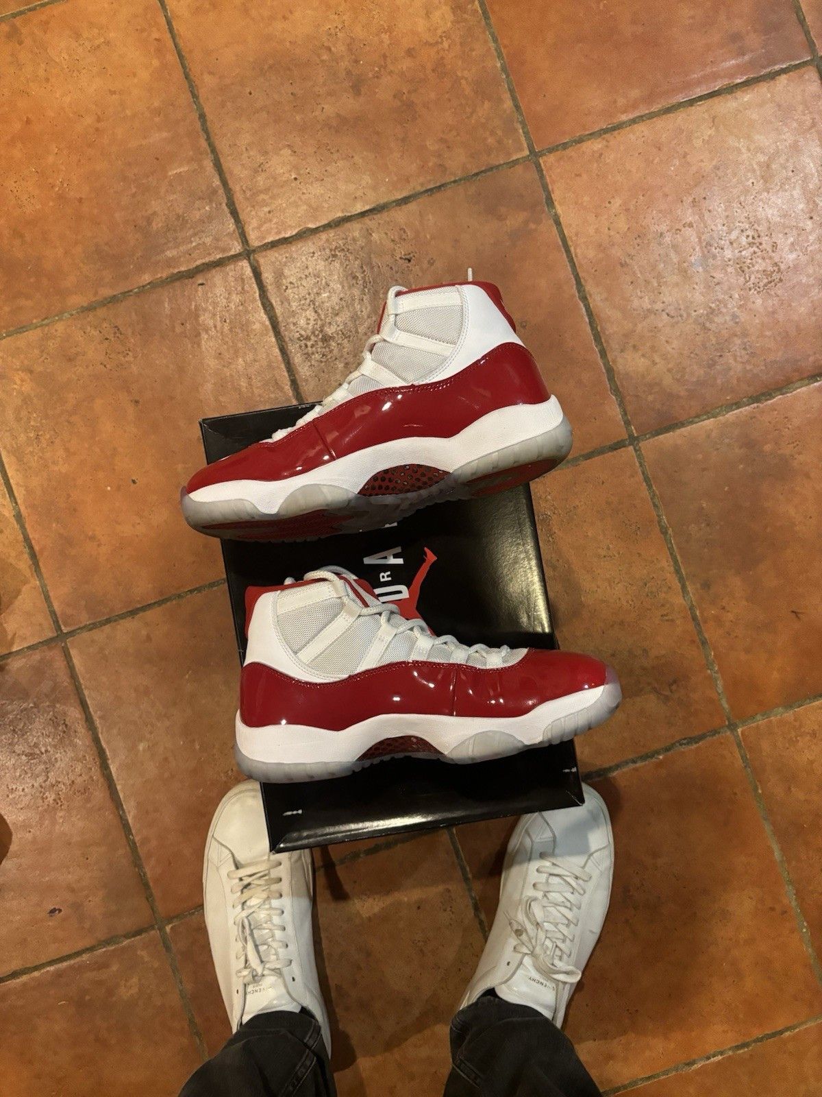 Jordan Brand Air Jordan 11 Retro High Cherry CLEAN Size US 9.5 / EU 42-43 - 2 Thumbnail