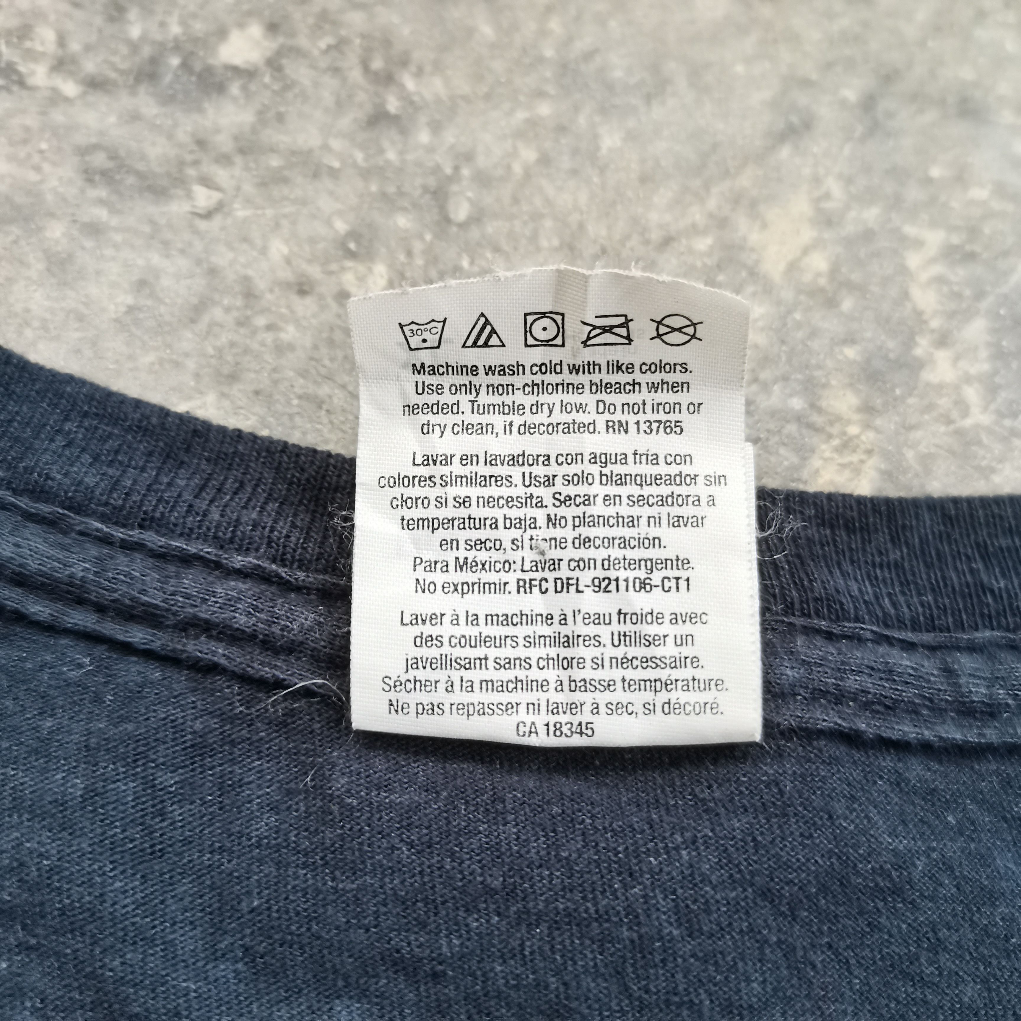 Fruit Of The Loom × Vintage Vintage Fruit Of The Loom Black Tee Size XL Size US XL / EU 56 / 4 - 3 Thumbnail