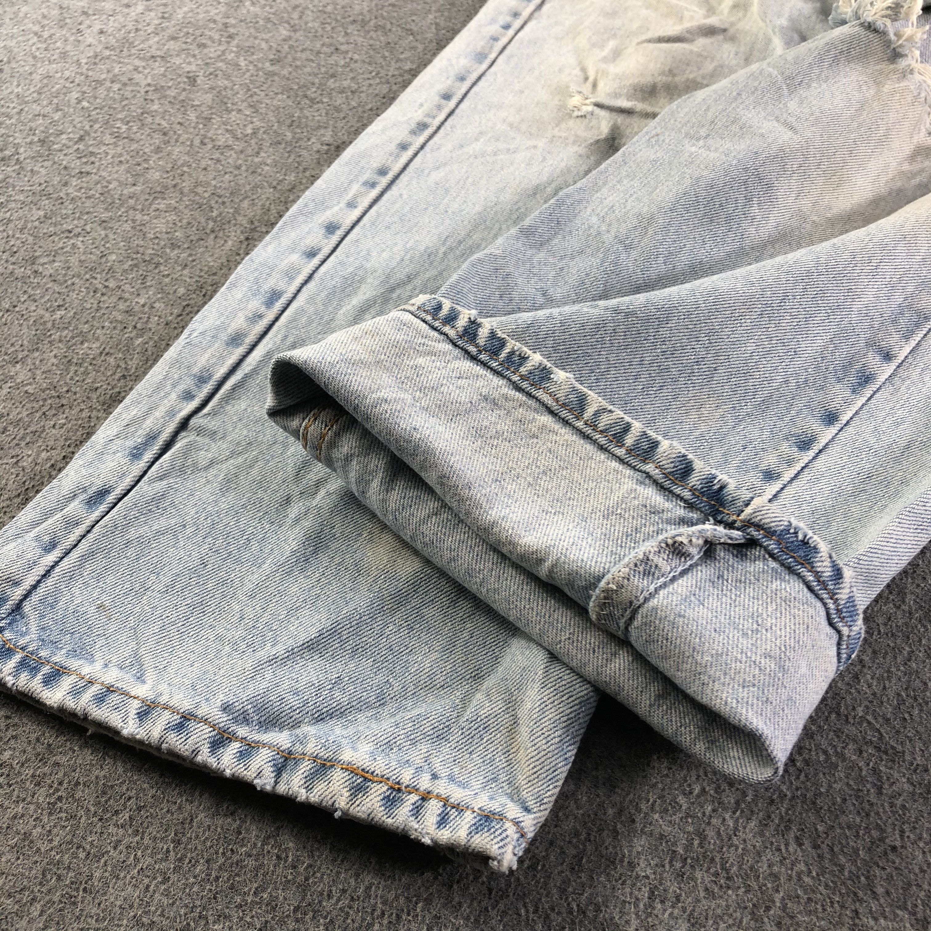 Levi's 90s Vintage Light Wash Levis 505 Jeans-J3239 Size US 33 - 7 Thumbnail